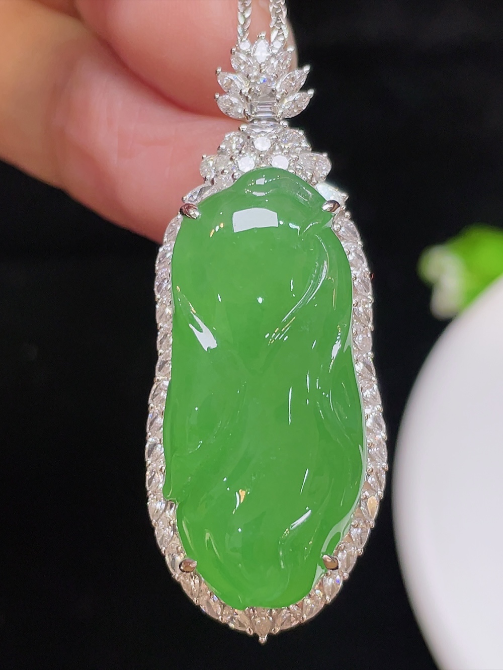 ️【高冰阳绿，福瓜】大件饱满，通透水润，玉质细腻，翠色鲜艳，18k金奢华钻石镶嵌️，30.8-14.3-7.1