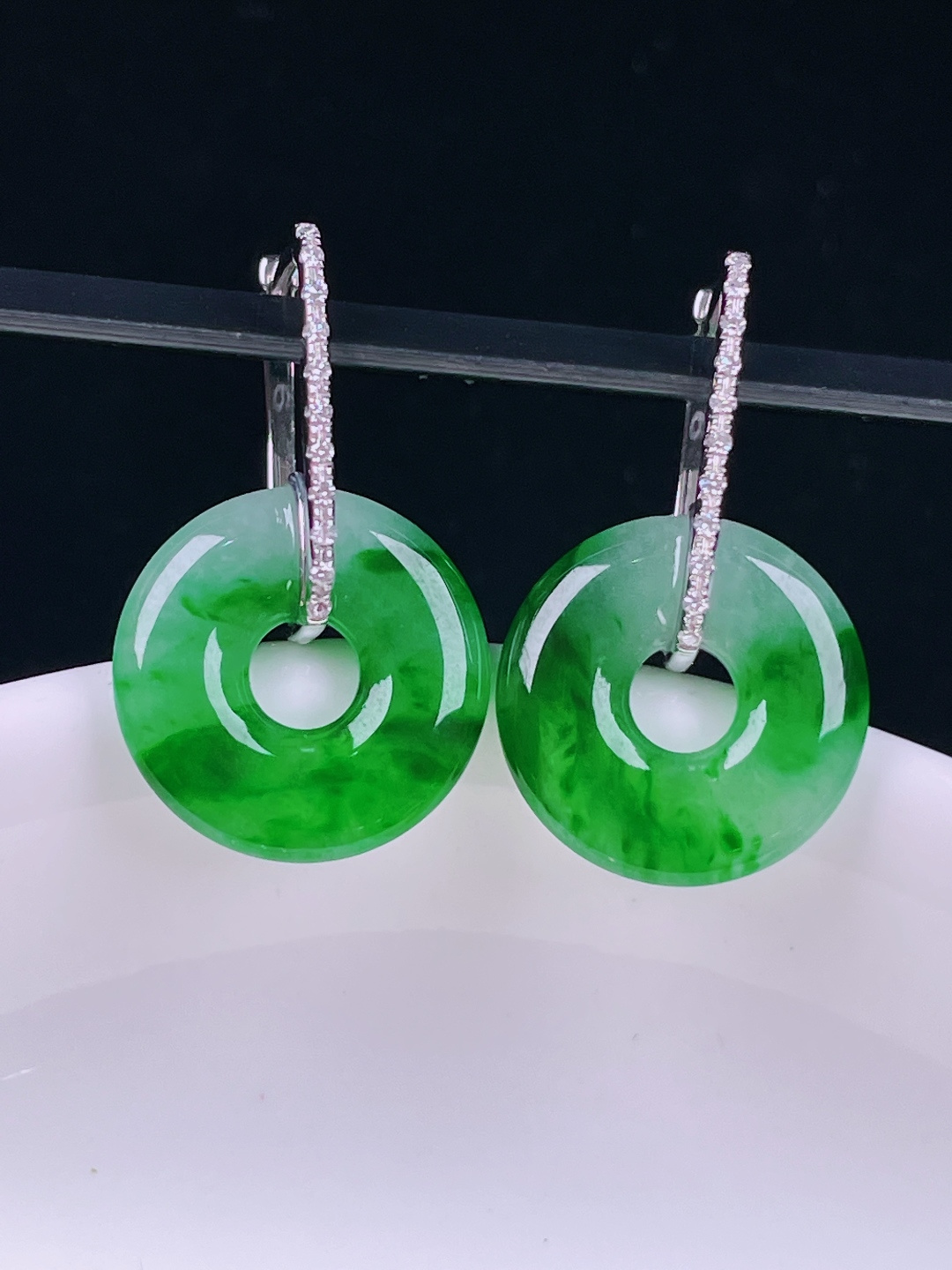️辣绿耳坠，老种起光，细底通透，尺寸：裸石14/2.8mm0703