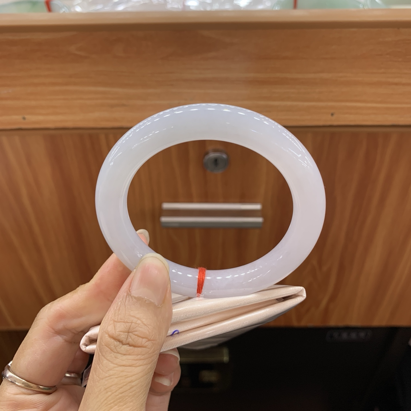 070202MMJ 底色圆条翡翠手镯 54.6-10.5-10.1