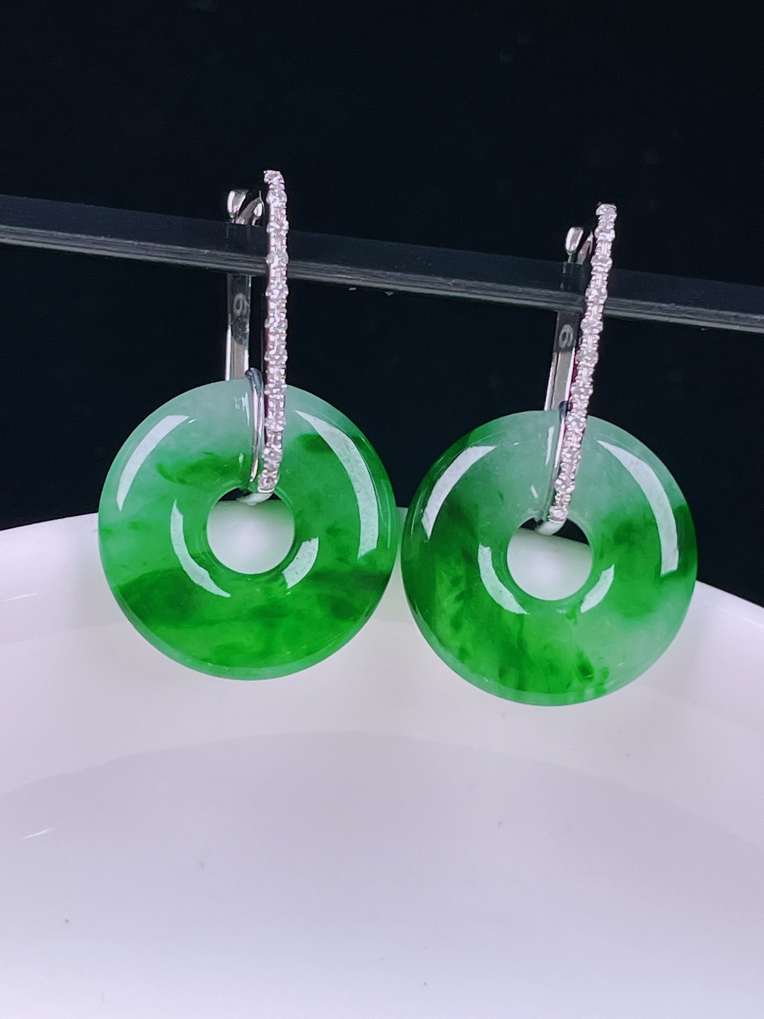 ️辣绿耳坠，老种起光，细底通透，尺寸：裸石14/2.8mm0703