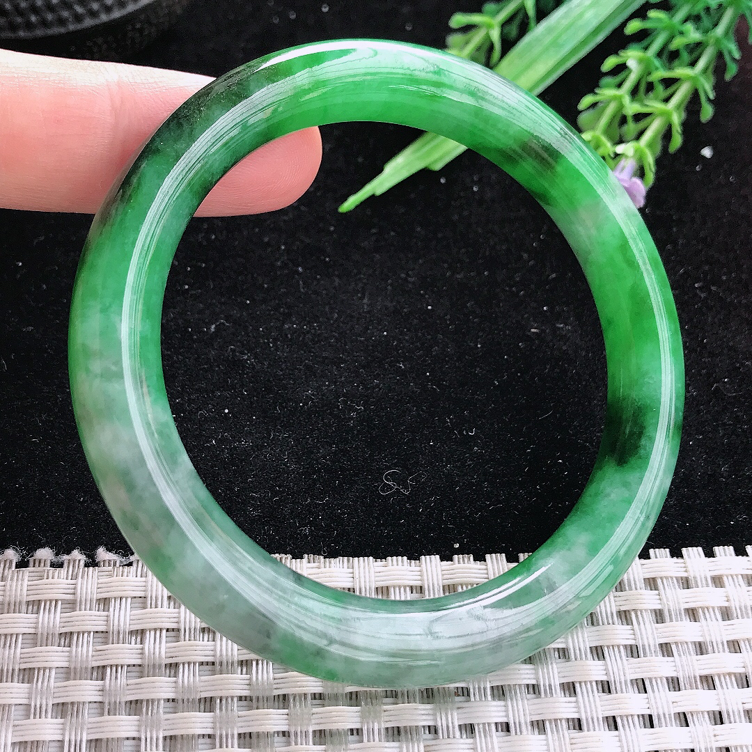 实拍A货翡翠56.5/9.8/9.6老坑精美辣阳绿圆条手镯平安镯平安镯