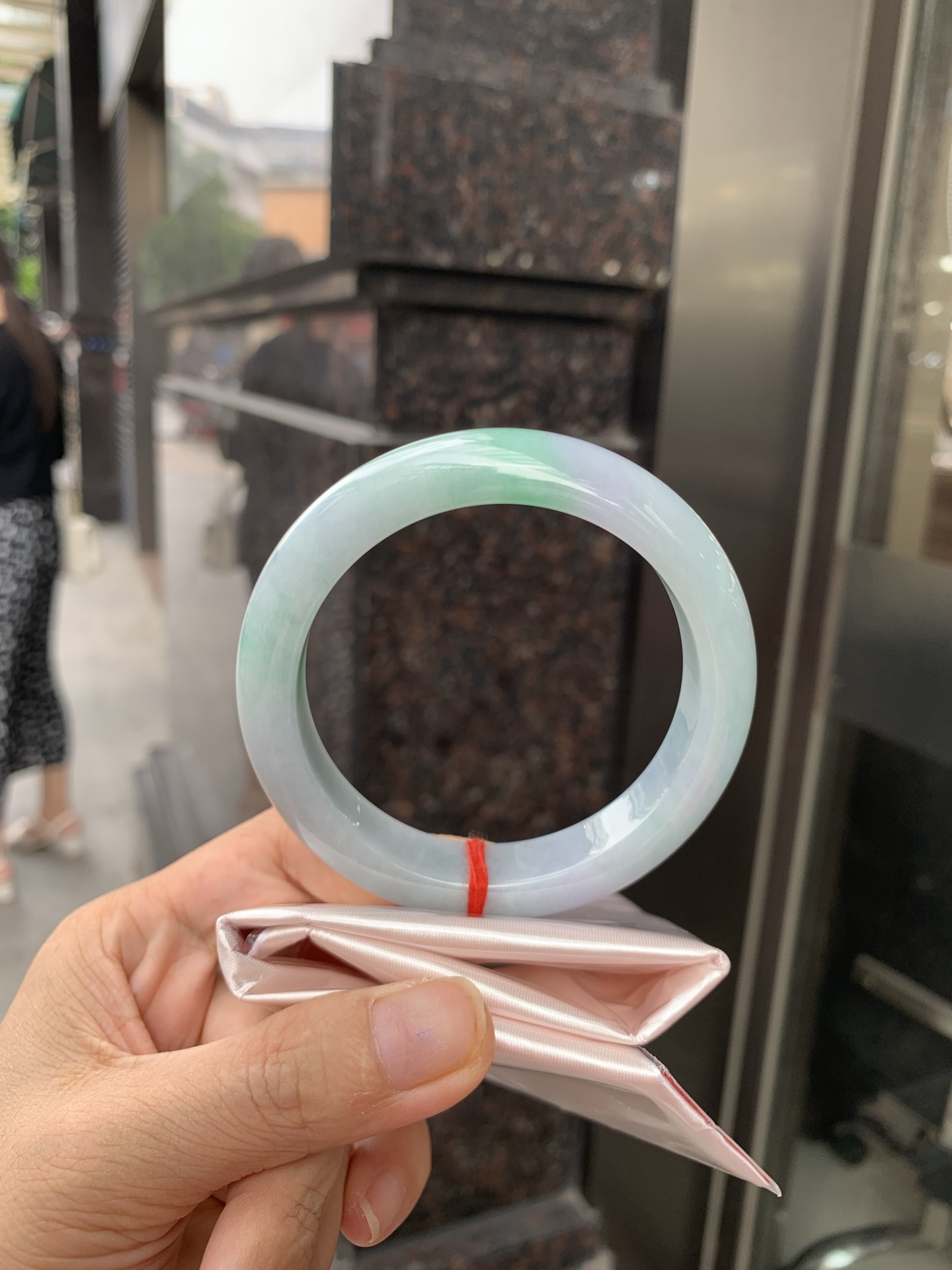 春彩正圈 58.8-8.9-12.7 0703-N1137-5 无裂，淡紫底色交织果绿底色，底妆细腻