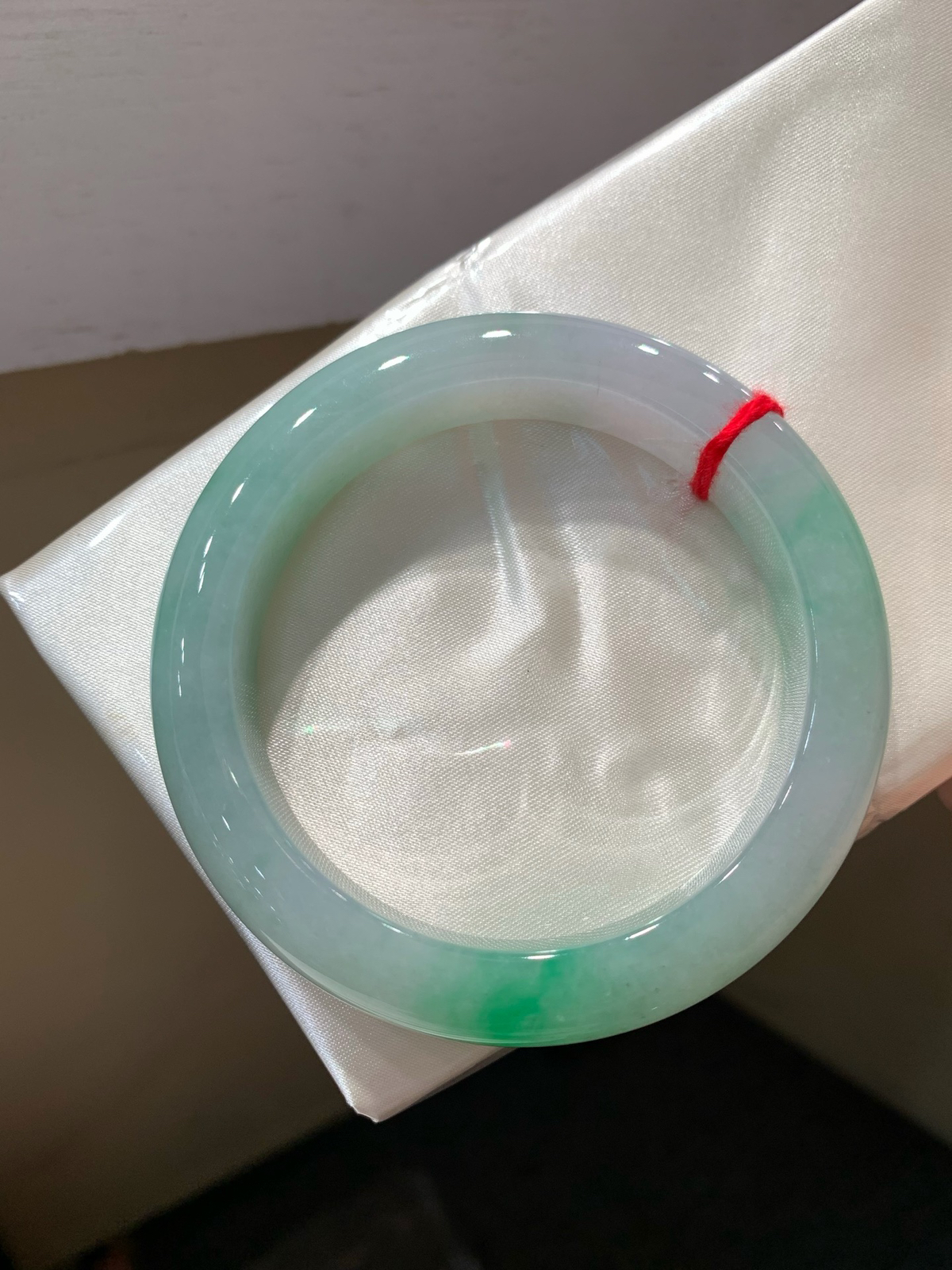 尺寸57/11.8/9.5 带色手镯
水润细腻 清新甜美