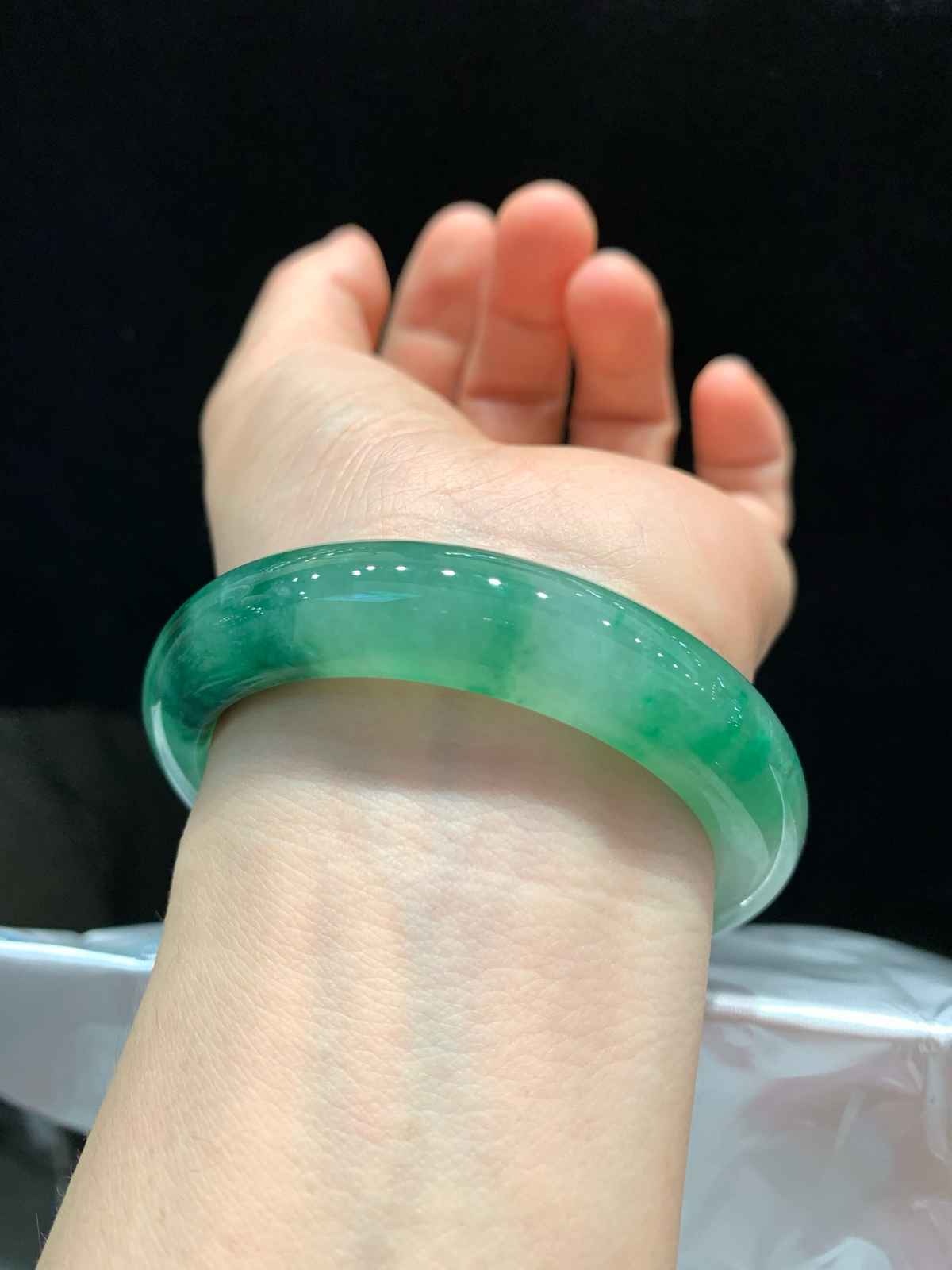 尺寸54.2/12.6/8.8，晴绿花手镯
水润清爽