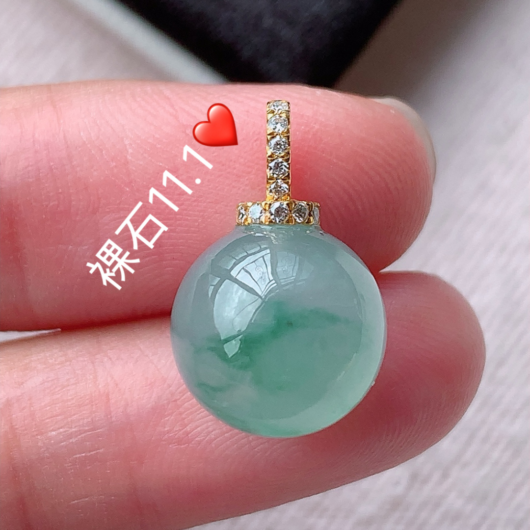 冰飘花圆珠吊坠 品相喜悦 种老饱满圆润，佩戴简单大方，11.1