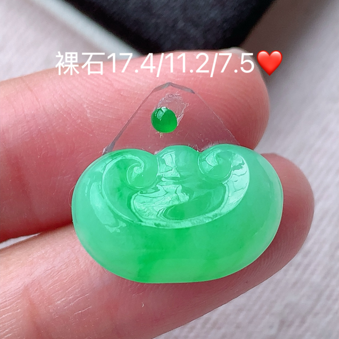 冰绿如意头挂件 底子细腻水润 佩戴优雅大方，17.4-11.2-7.5