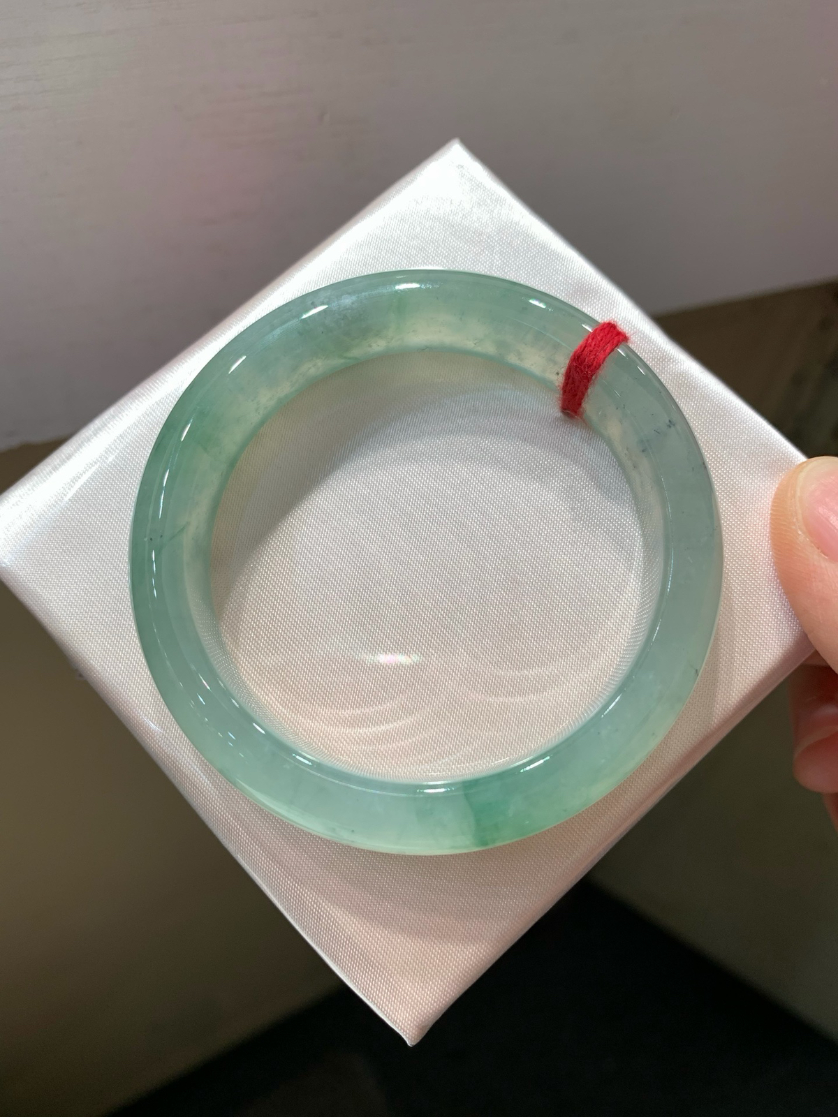 尺寸52.1/11.9/8.0，
水润细腻