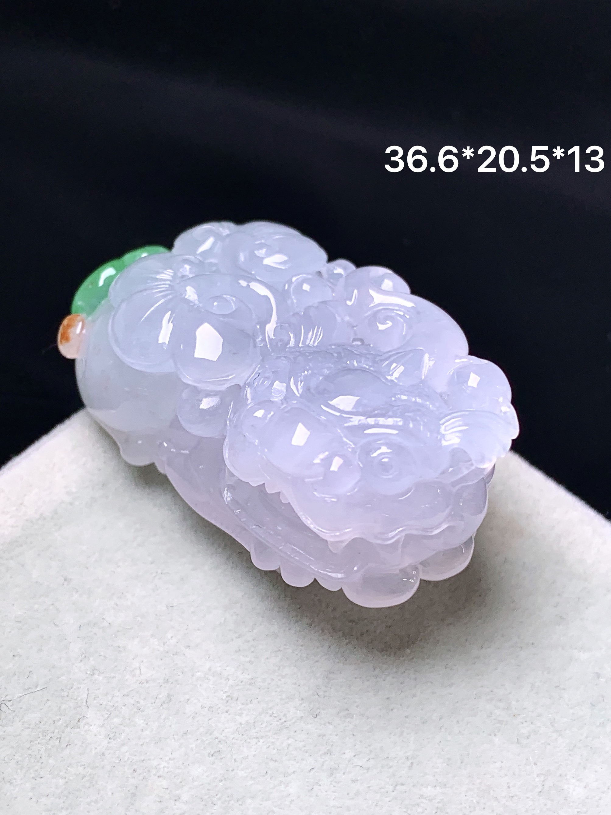 飘绿貔貅吊坠 玉质细腻 色泽艳丽清新 整体尺寸36.6*20.5*13 a5