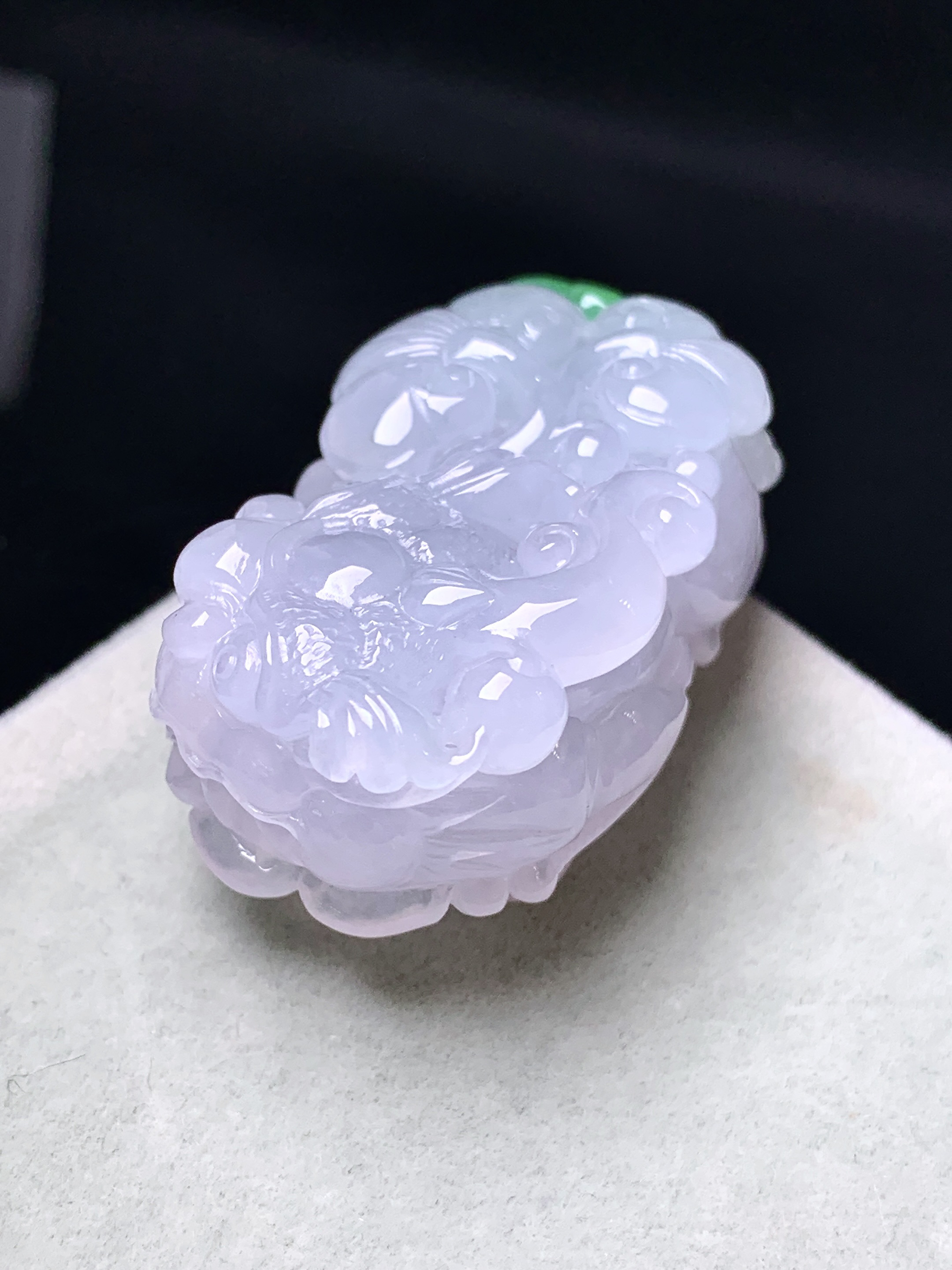 飘绿貔貅吊坠 玉质细腻 色泽艳丽清新 整体尺寸36.6*20.5*13 a5