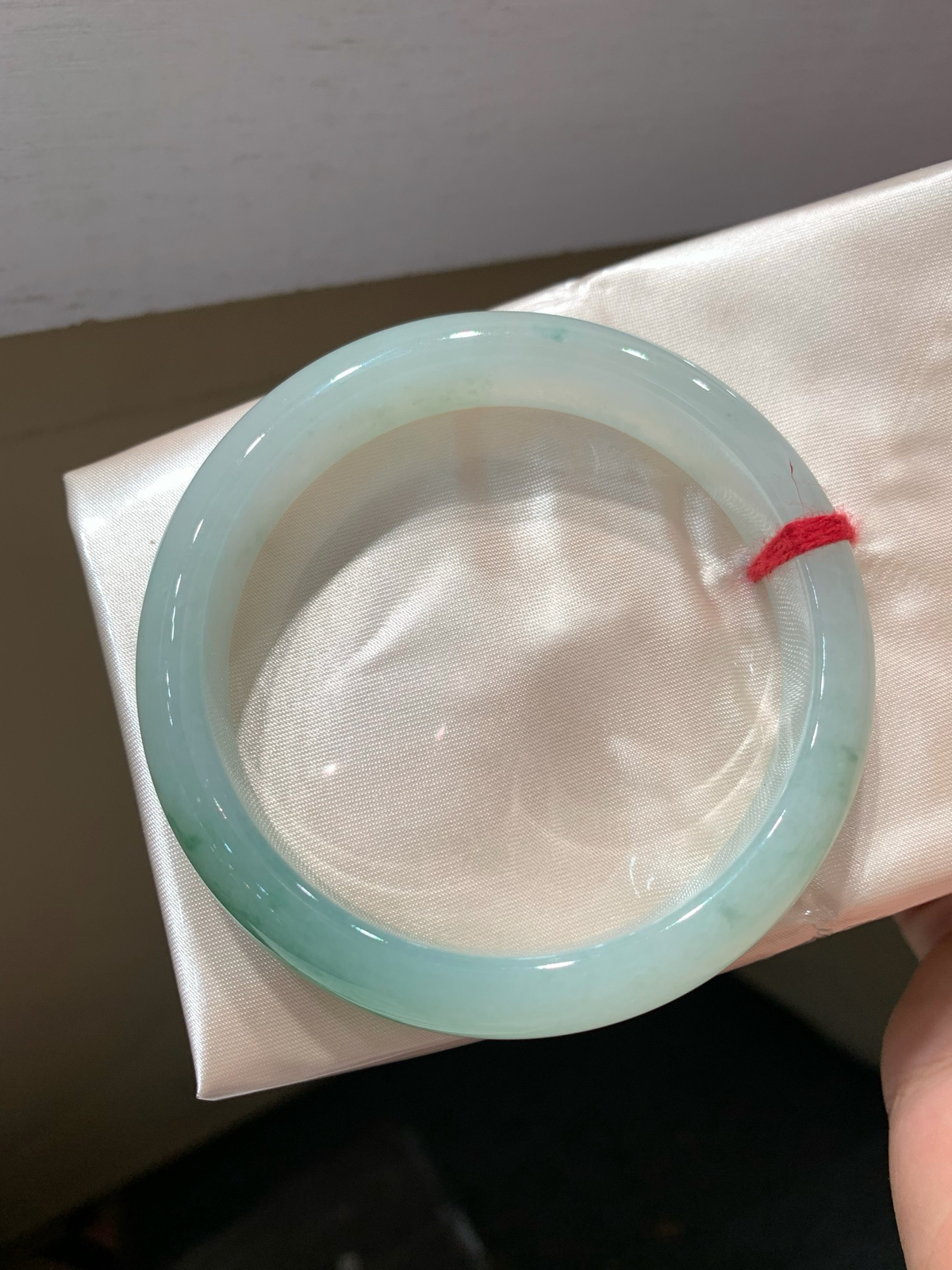 尺寸59.8/13.2/7.9，细糯手镯
水润细腻 清新甜美
