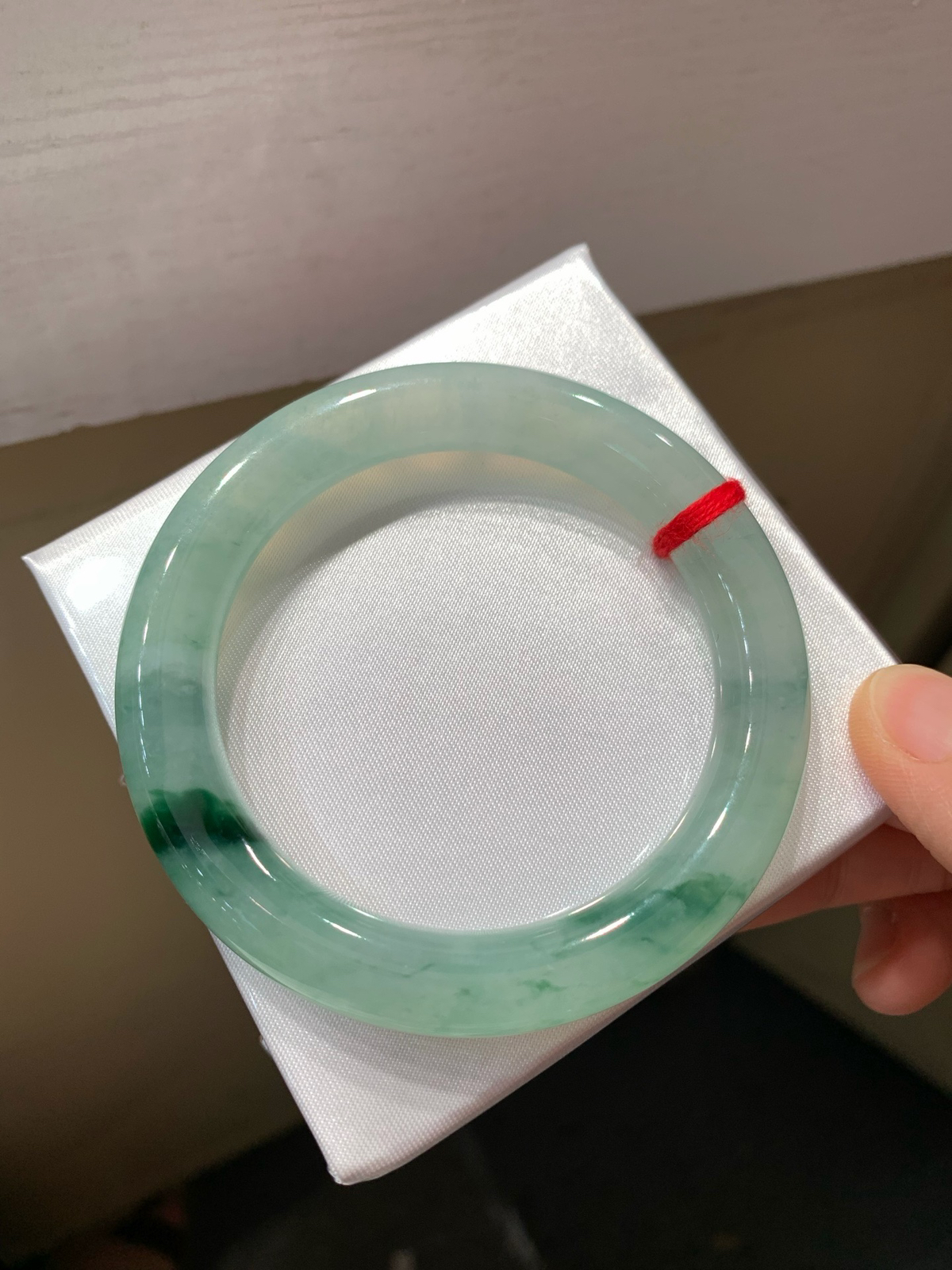 尺寸53.3/9.9，冰种飘花圆条手镯
冰透水润 清新甜美