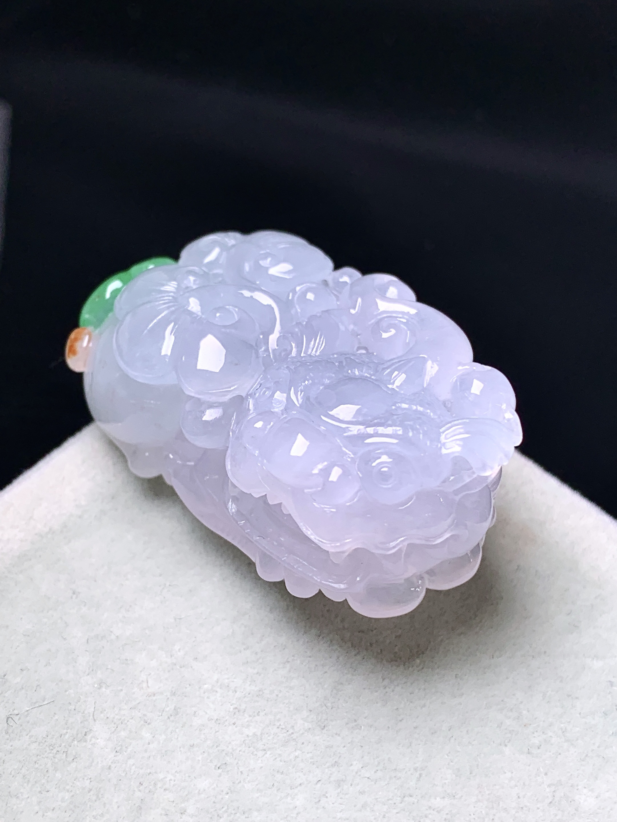 飘绿貔貅吊坠 玉质细腻 色泽艳丽清新 整体尺寸36.6*20.5*13 a5