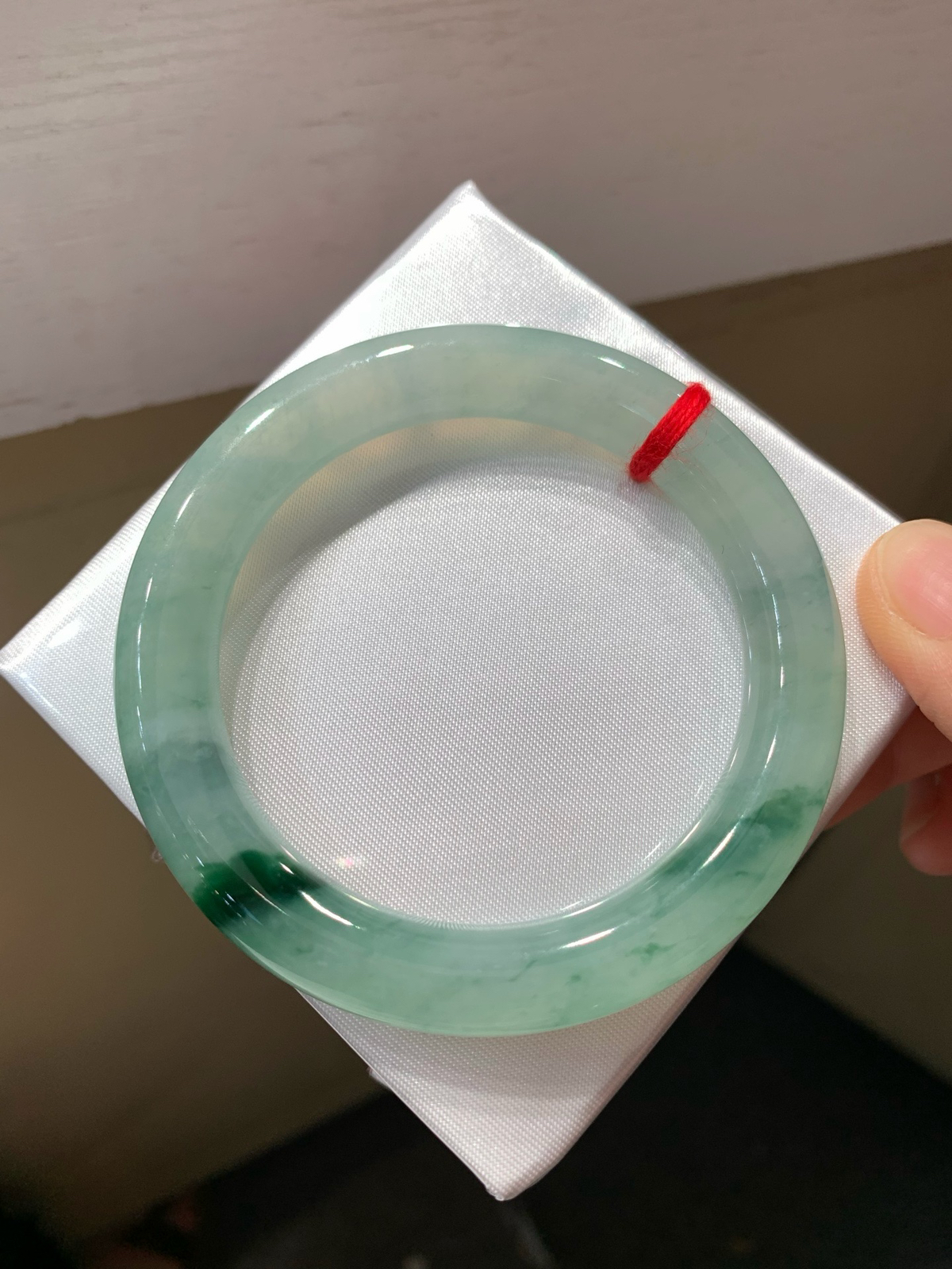 尺寸53.3/9.9，冰种飘花圆条手镯
冰透水润 清新甜美