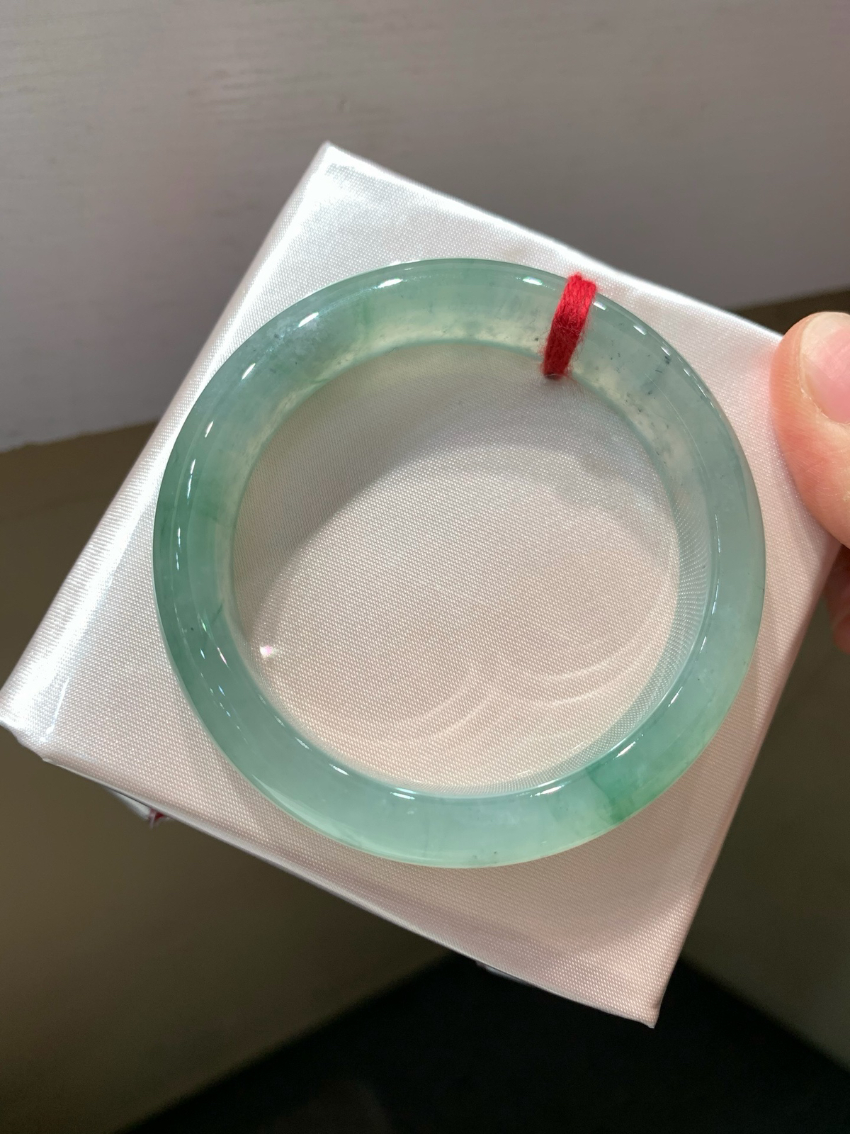 尺寸52.1/11.9/8.0，
水润细腻