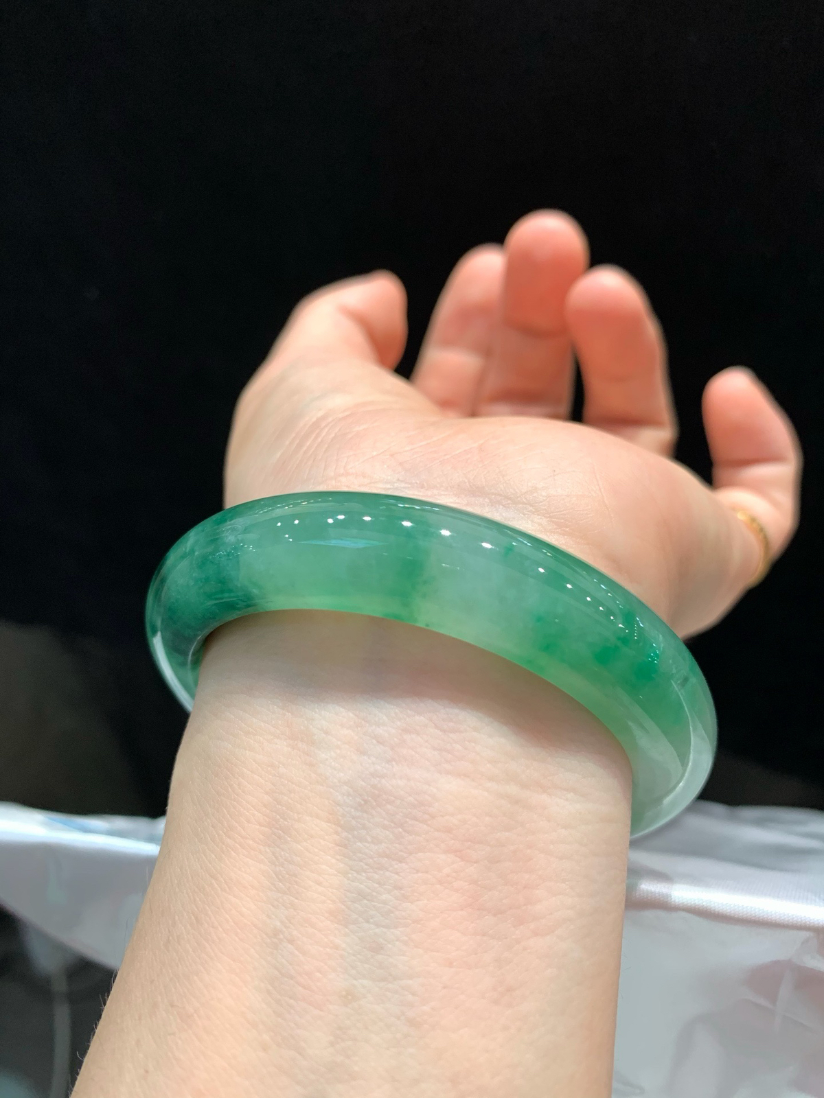 尺寸54.2/12.6/8.8，晴绿花手镯
水润清爽