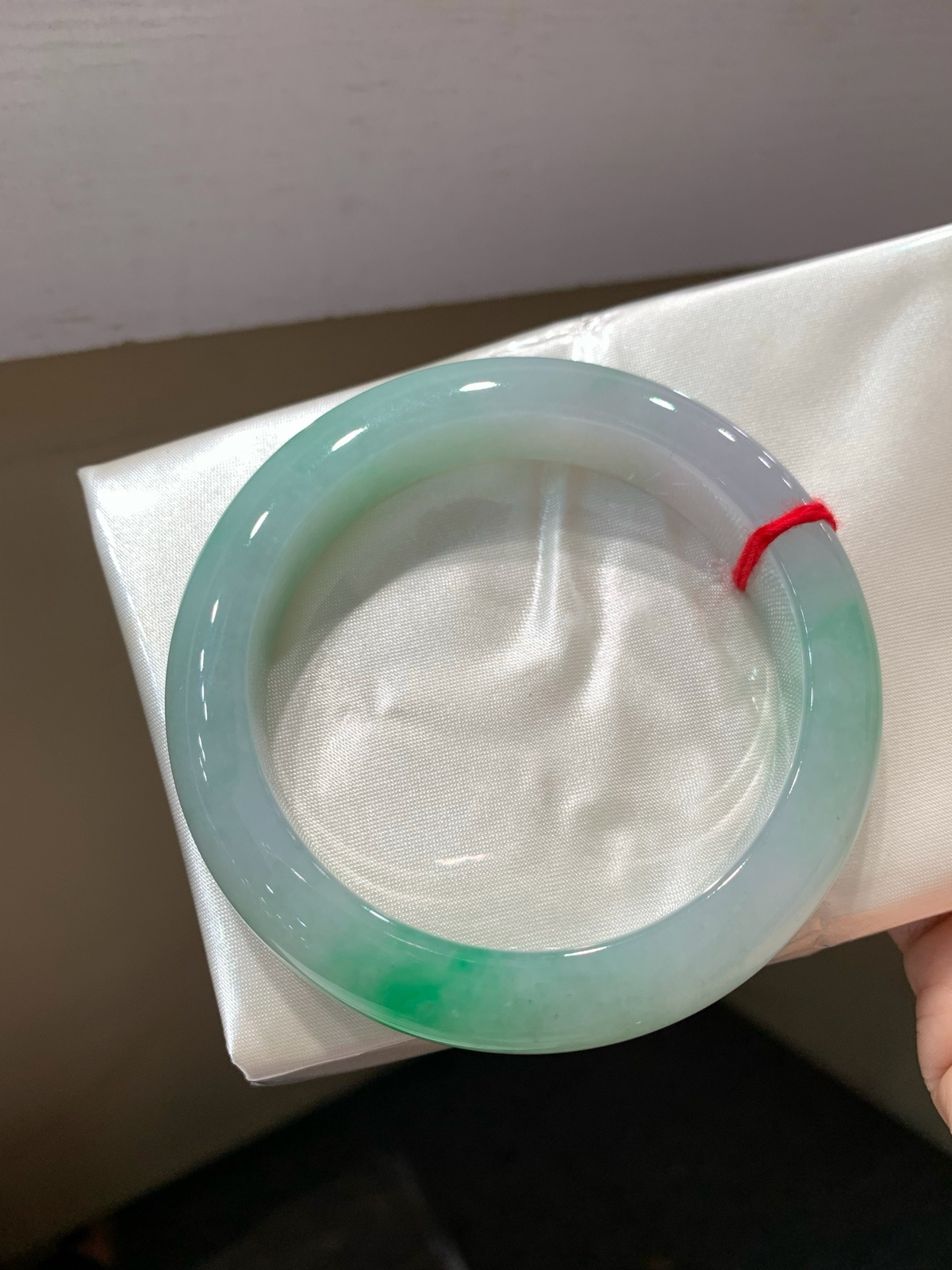 尺寸57/11.8/9.5 带色手镯
水润细腻 清新甜美