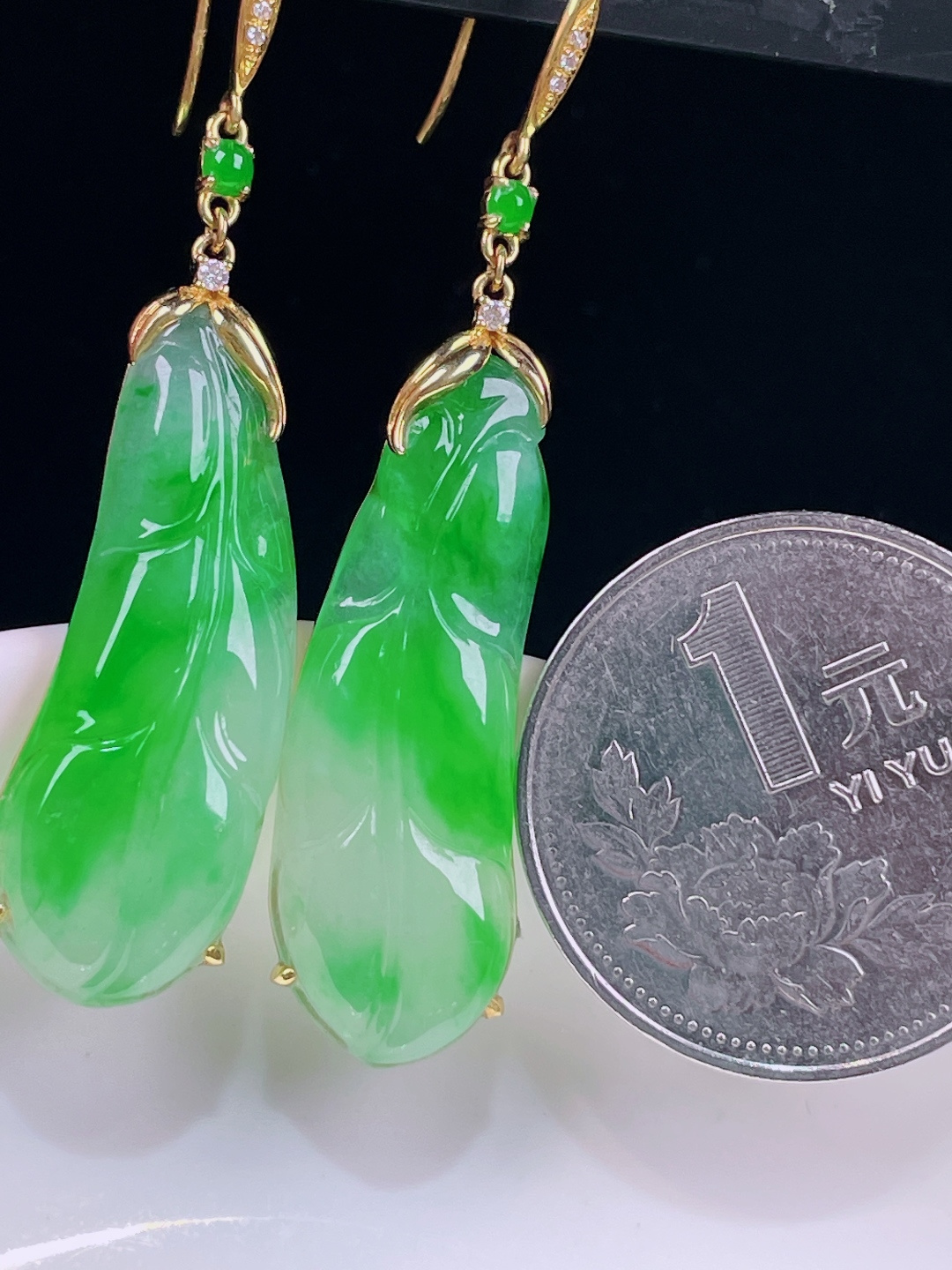 ️阳绿耳坠，老种起光，细底通透，尺寸：49/11.5/4裸石30/11.4/3mm0703