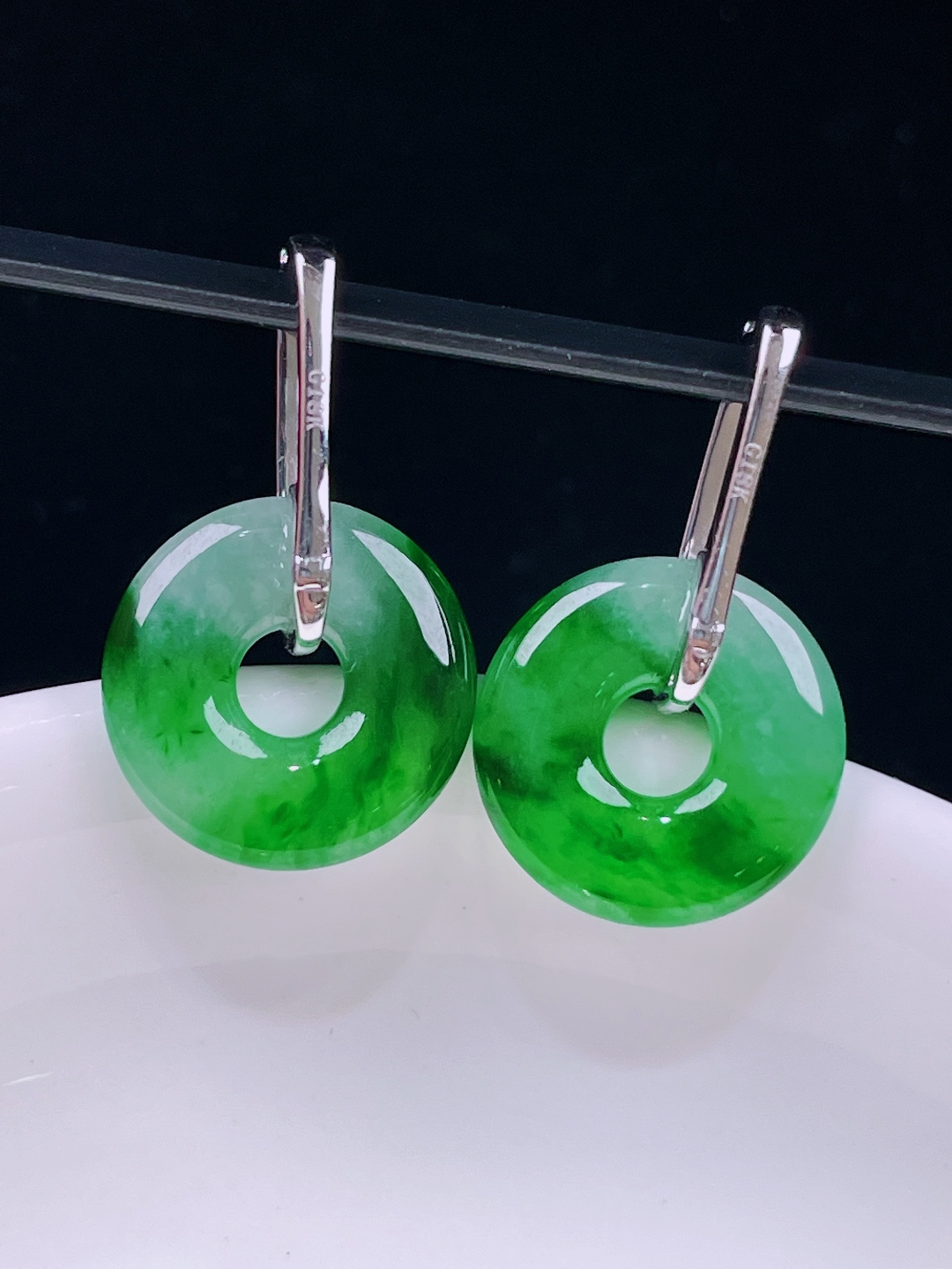 ️辣绿耳坠，老种起光，细底通透，尺寸：裸石14/2.8mm0703