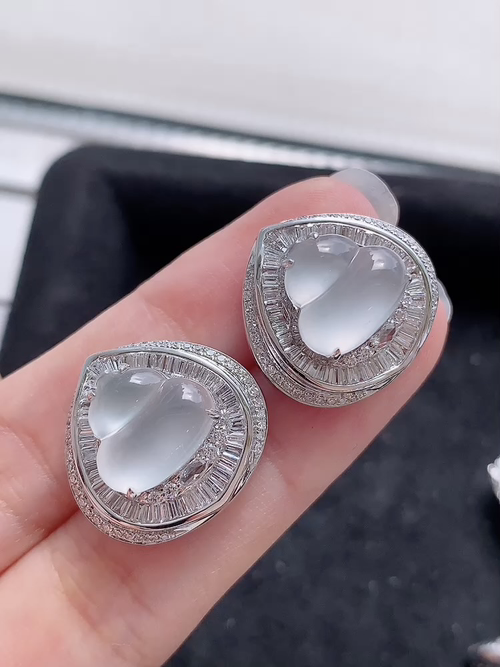 18K金镶  茅台白葫芦耳钉 无裂 水润色艳 品相饱满 自然光拍摄，实物更好看裸石11.2-12-3