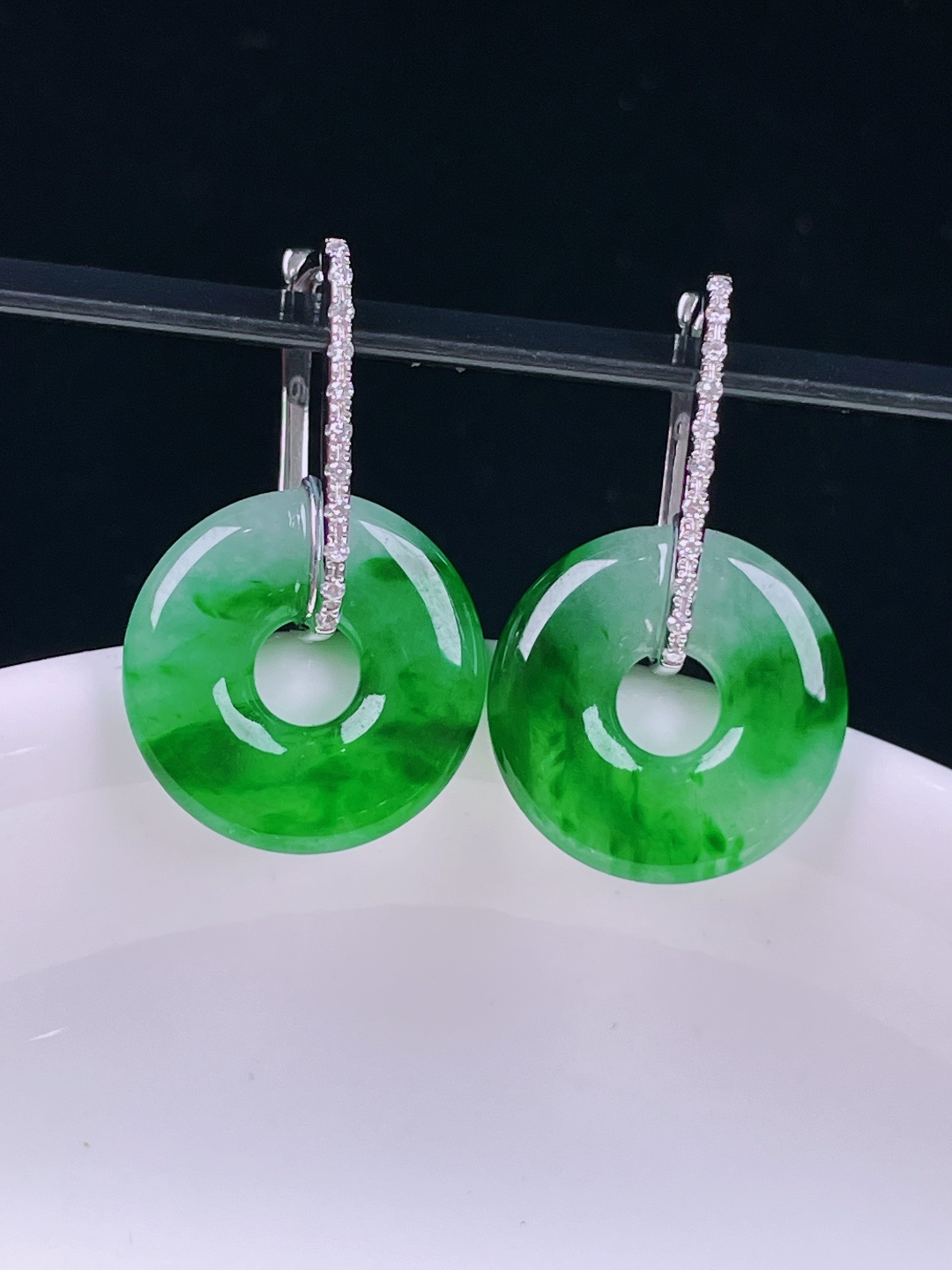 ️辣绿耳坠，老种起光，细底通透，尺寸：裸石14/2.8mm0703