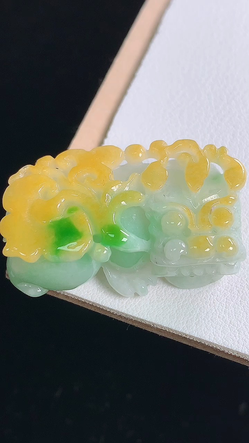 ️三彩貔貅，无裂，尺寸:38.2-22.1-14.2mm