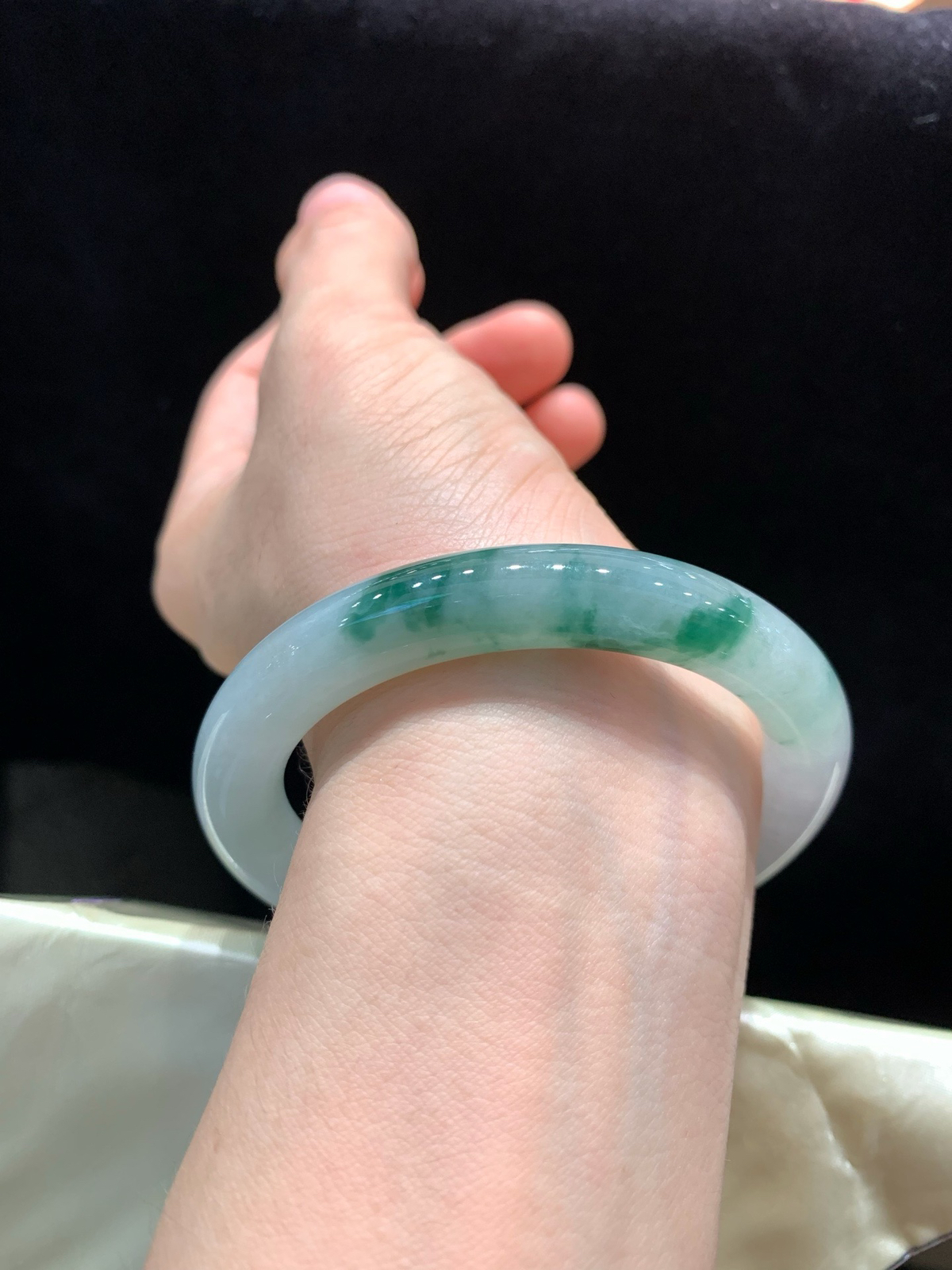 尺寸56/10，冰种飘花圆条手镯
冰透水润细腻