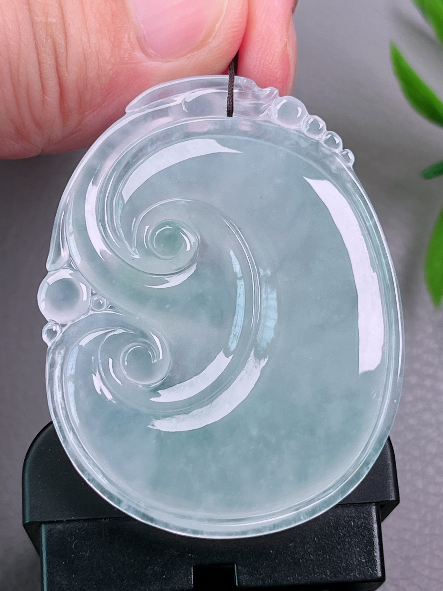 高冰大如意，无裂，种水油洁，冰透水润，起荧光，尺寸：52.5-40.4-5.9