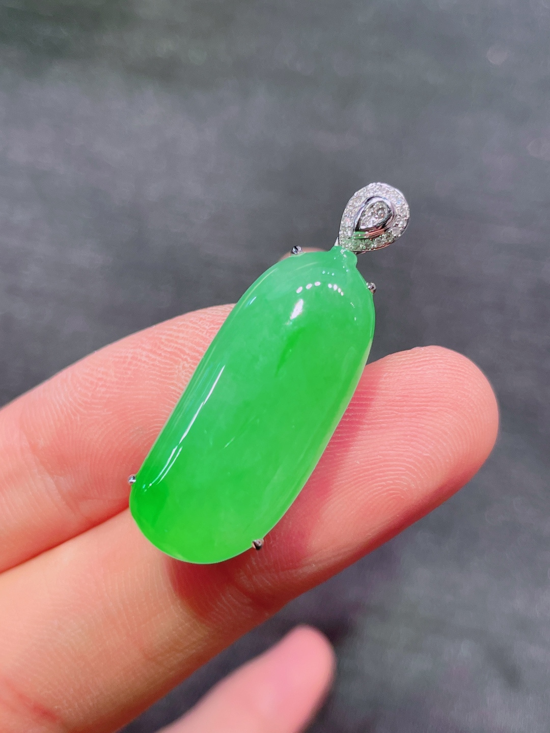 ️绿福瓜吊坠，晶莹剔透，新颖时尚，无裂，28-12-5