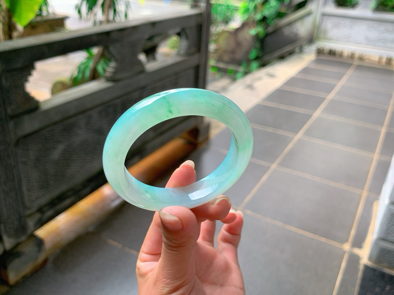 ｜54圈口
冰晴底，飘绿丝花，底妆胶润细腻自然清爽，温婉优雅，大美人的气质