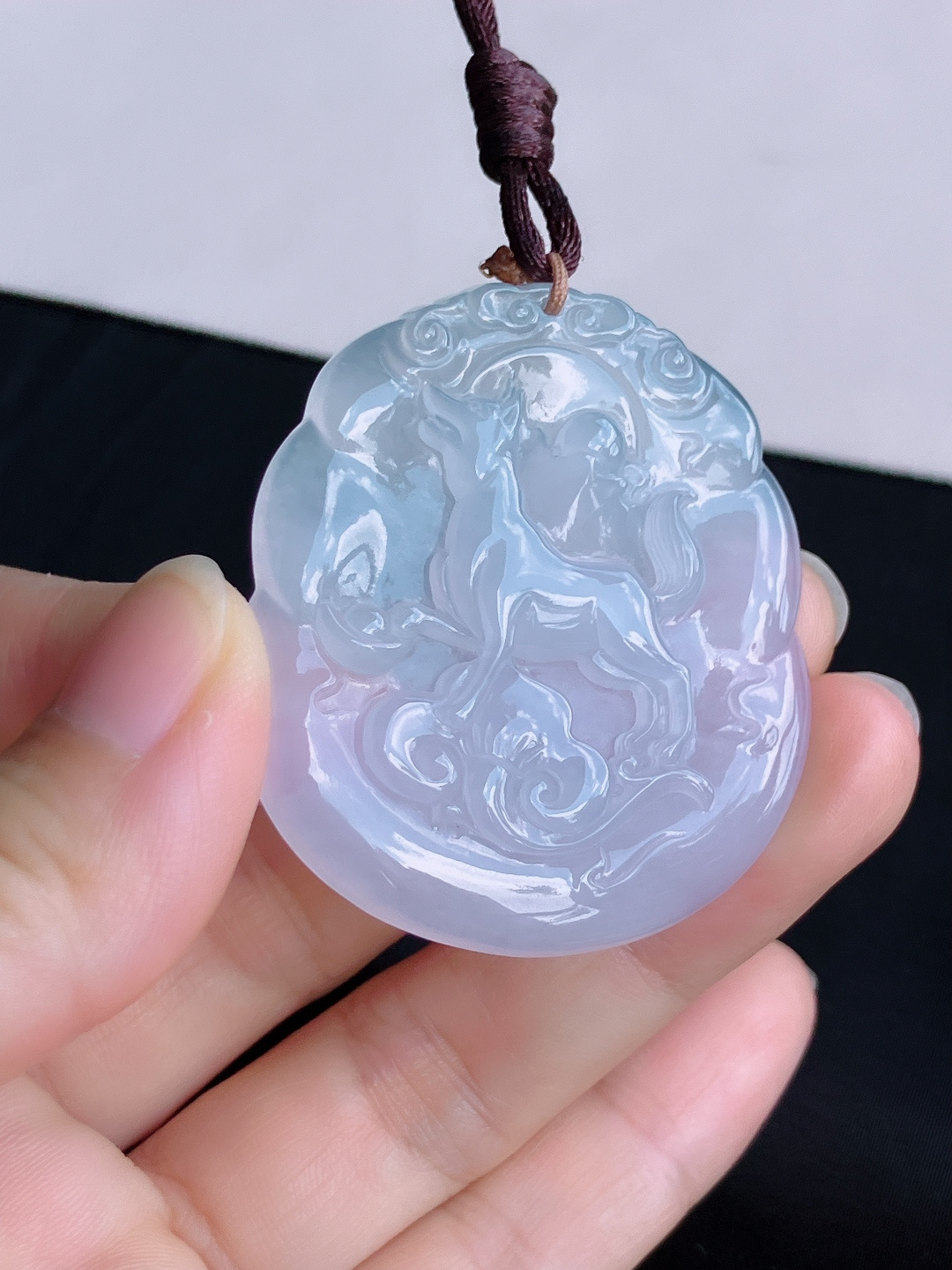 冰紫底生肖狗牌，晶莹剔透，尺寸48.8/43/5.8/自然光实拍