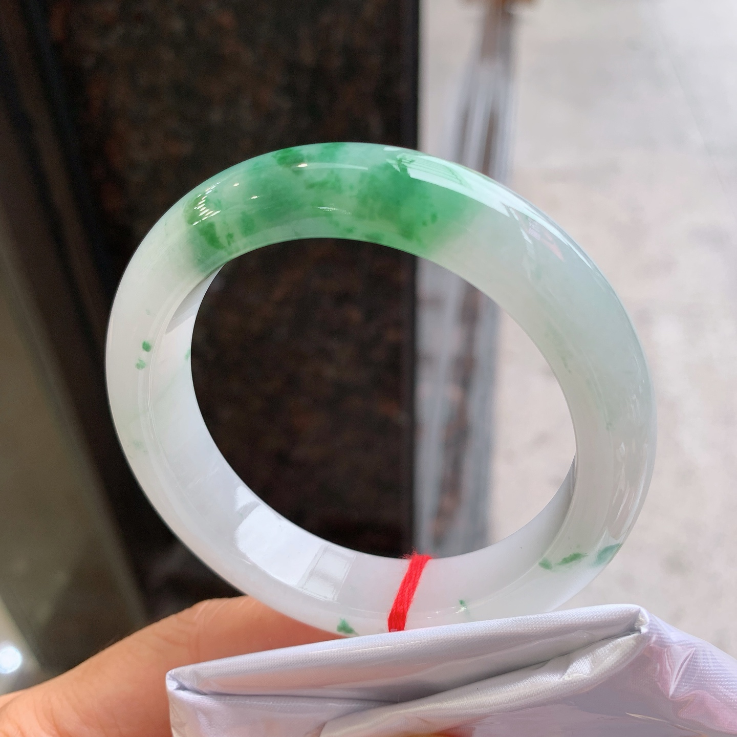 正圈飘绿花 无裂 尺寸：56/13/9 版型好