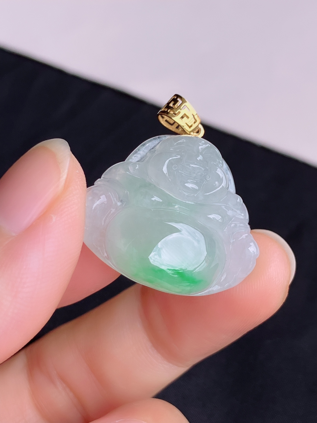 翠绿弥勒佛，色美清爽，尺寸26.8/22.5/8/自然光实拍