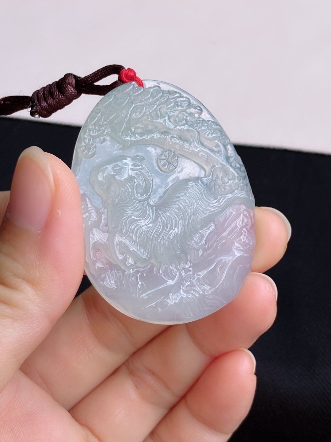 冰透底色生肖羊牌，晶莹剔透，尺寸50.3/39/5.5/自然光实拍
