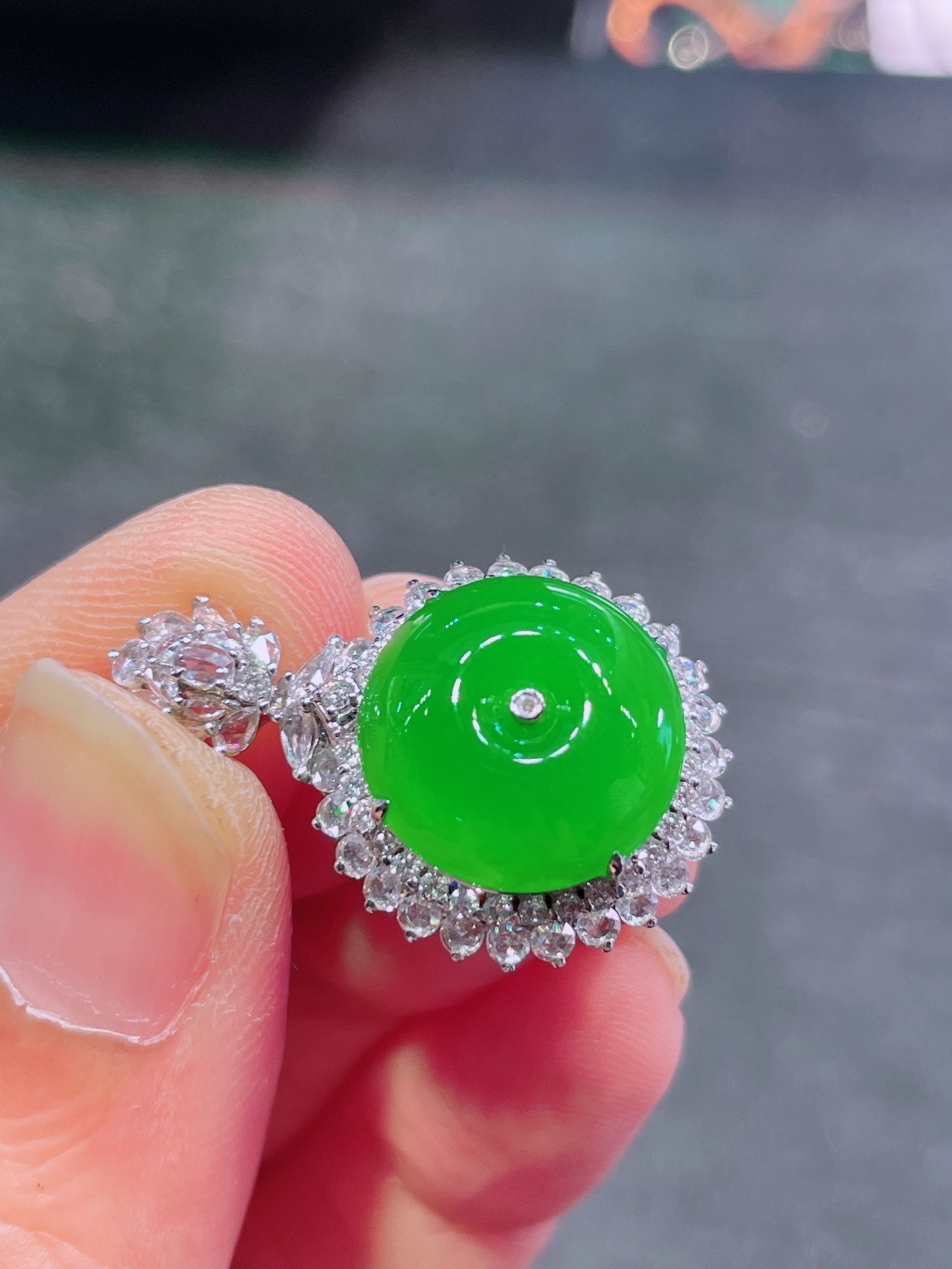 ️绿平安扣吊坠，晶莹剔透，新颖时尚，无裂，14.3-7