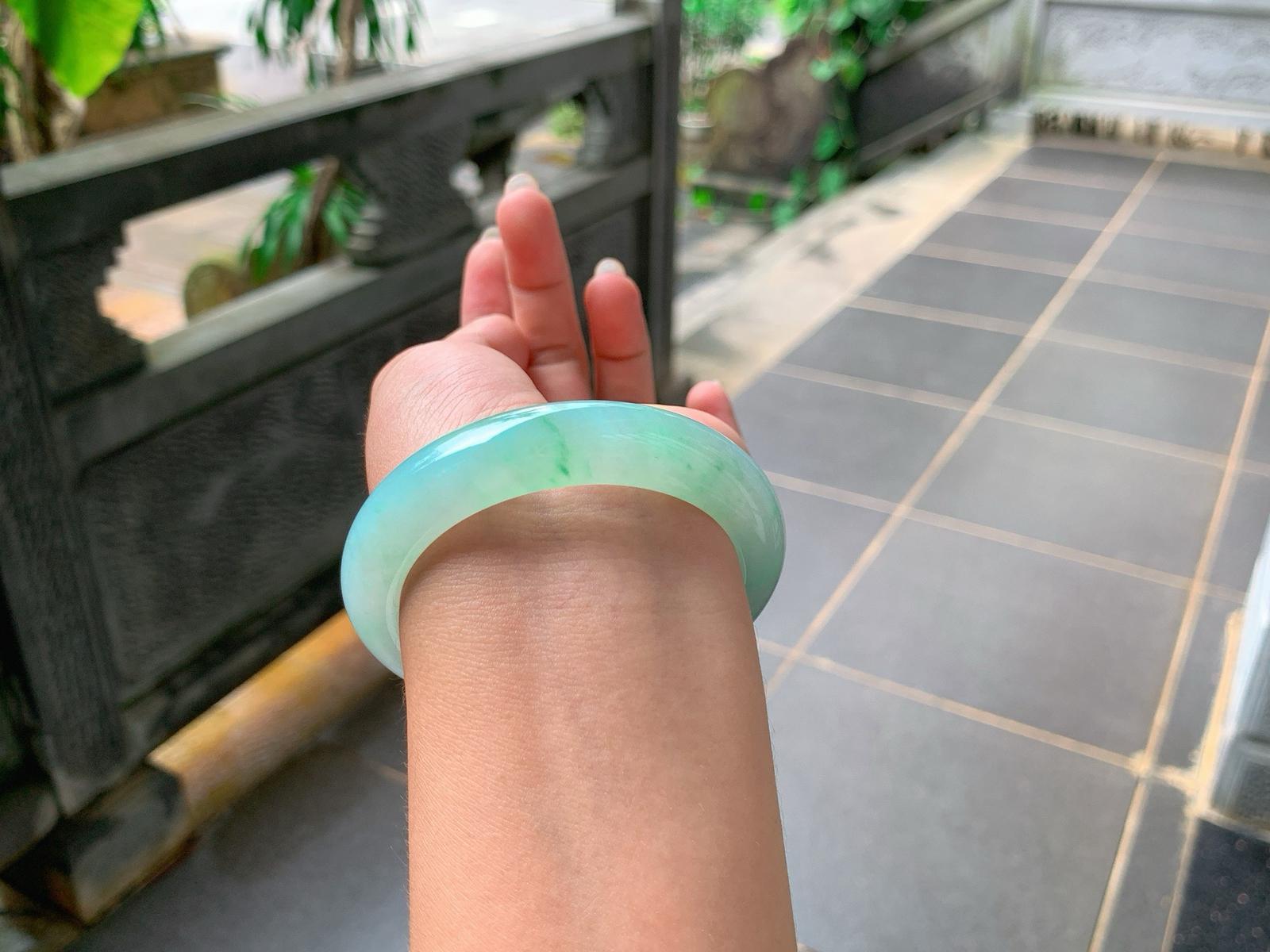 ｜54圈口
冰晴底，飘绿丝花，底妆胶润细腻自然清爽，温婉优雅，大美人的气质