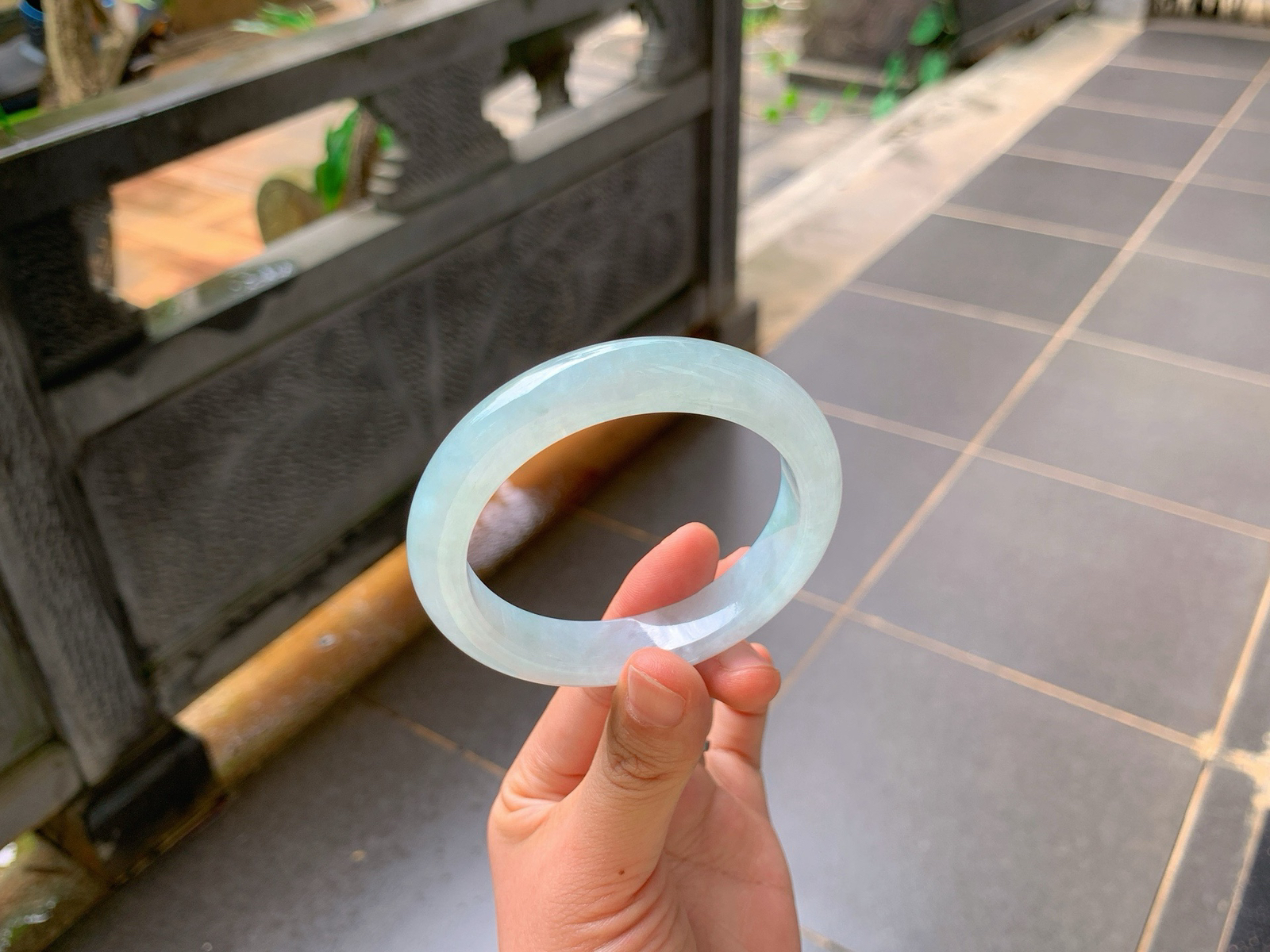 ｜57圈口
冰种晴水翡翠镯清透似水，自带温润柔光
腕间一抹清凉，耐看又百搭，上手超惊艳，