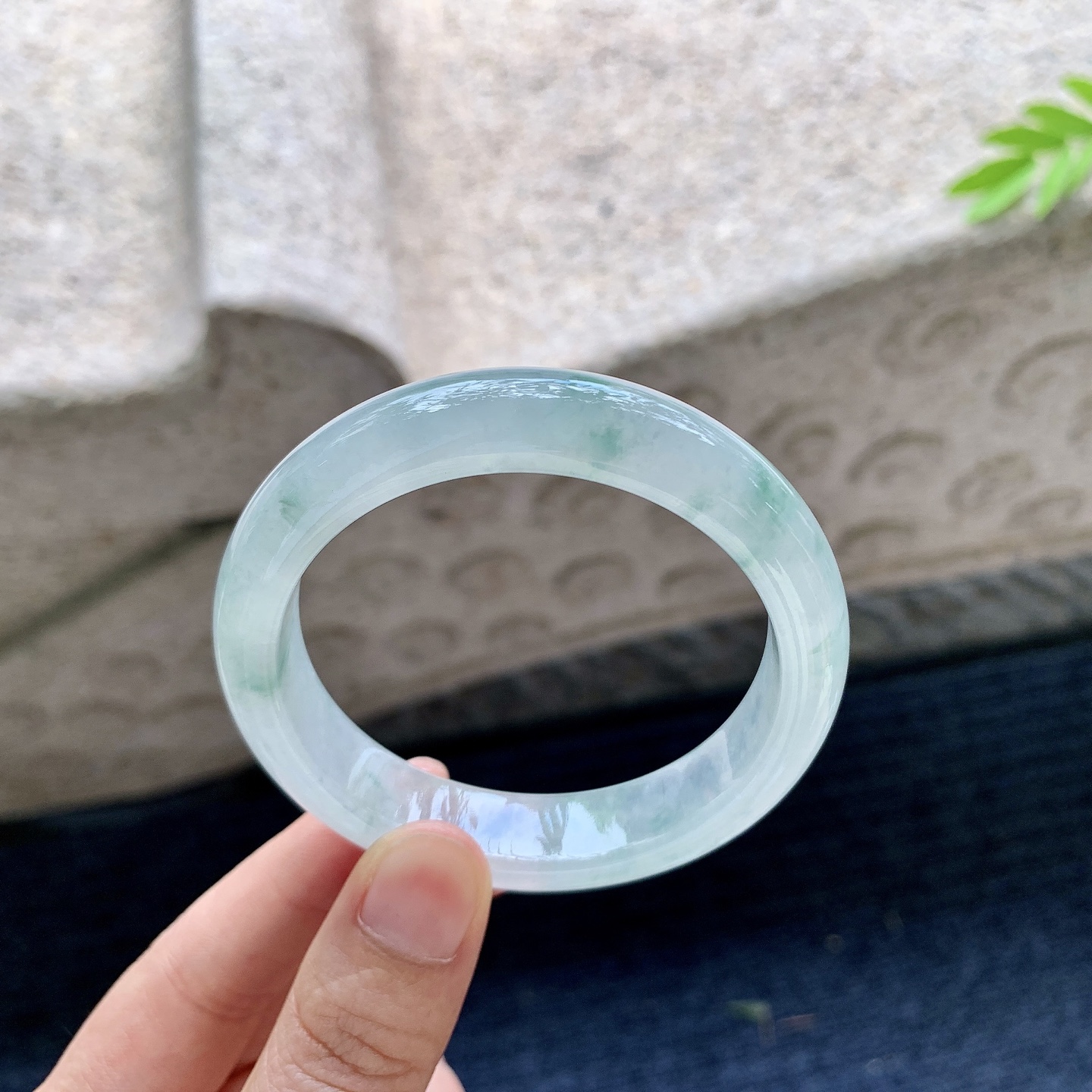 正圈51 52【圈口】52.5/12/7.8【编码】AD070516【描述】冰糯飘花，水润，种老，细腻，无裂