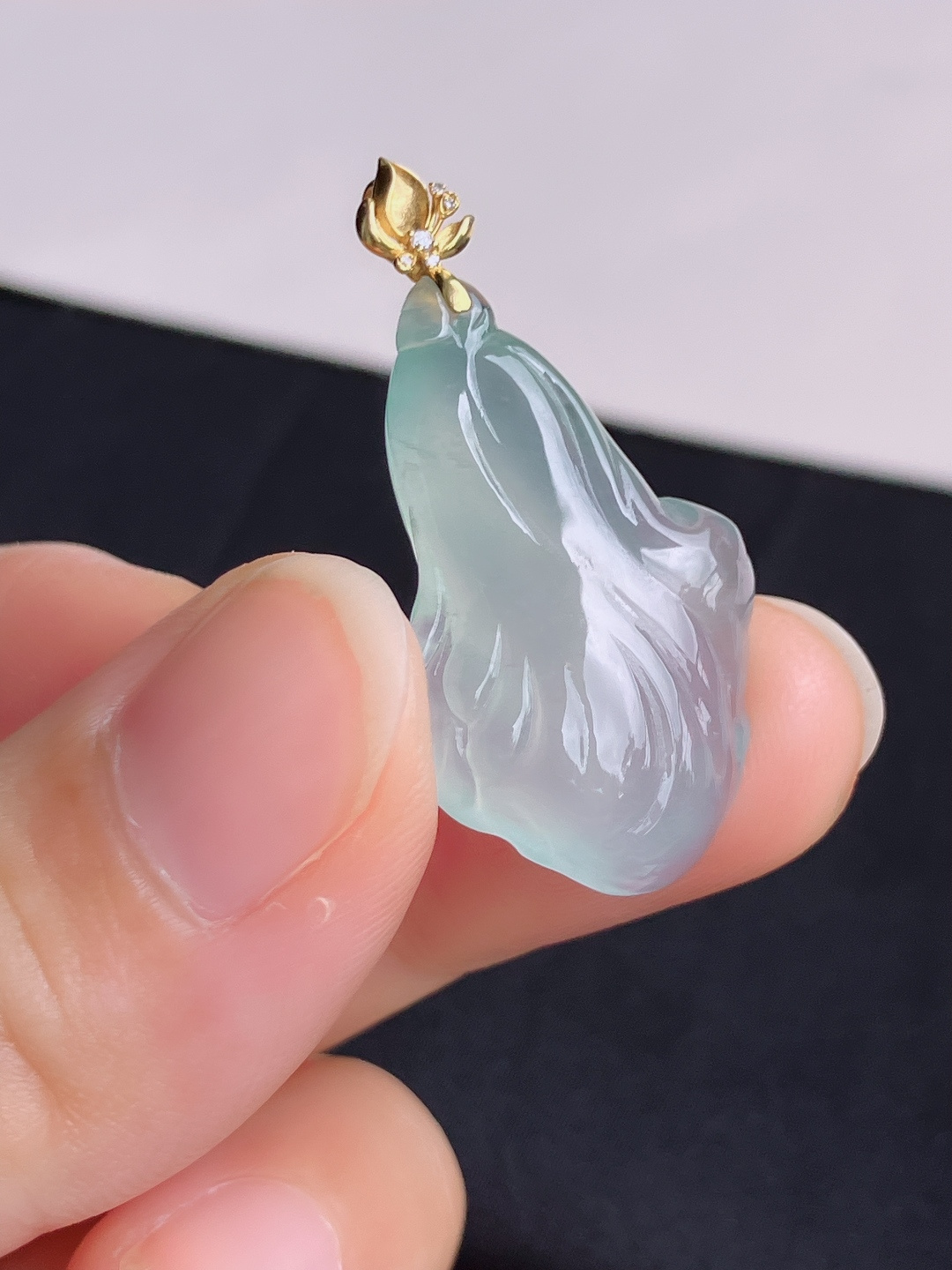 底色玉兰花，晶莹剔透，尺寸35/28.6/18/6.5/自然光实拍
