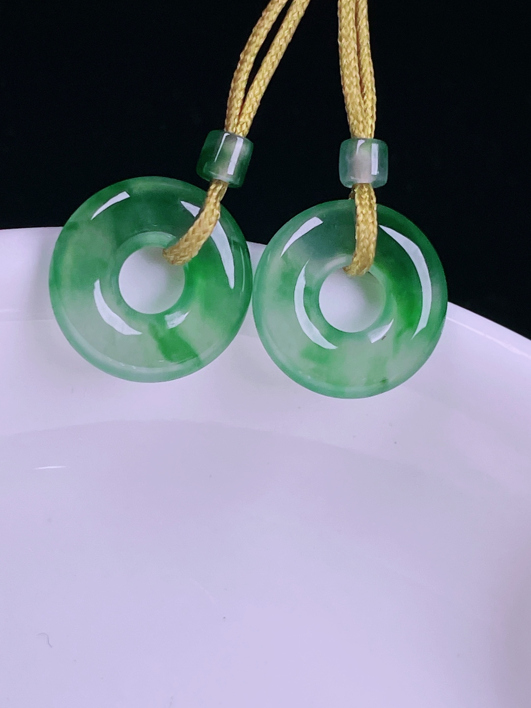 ️冰绿耳坠，老种起光 ，细底通透，尺寸：12/2.6mm0704