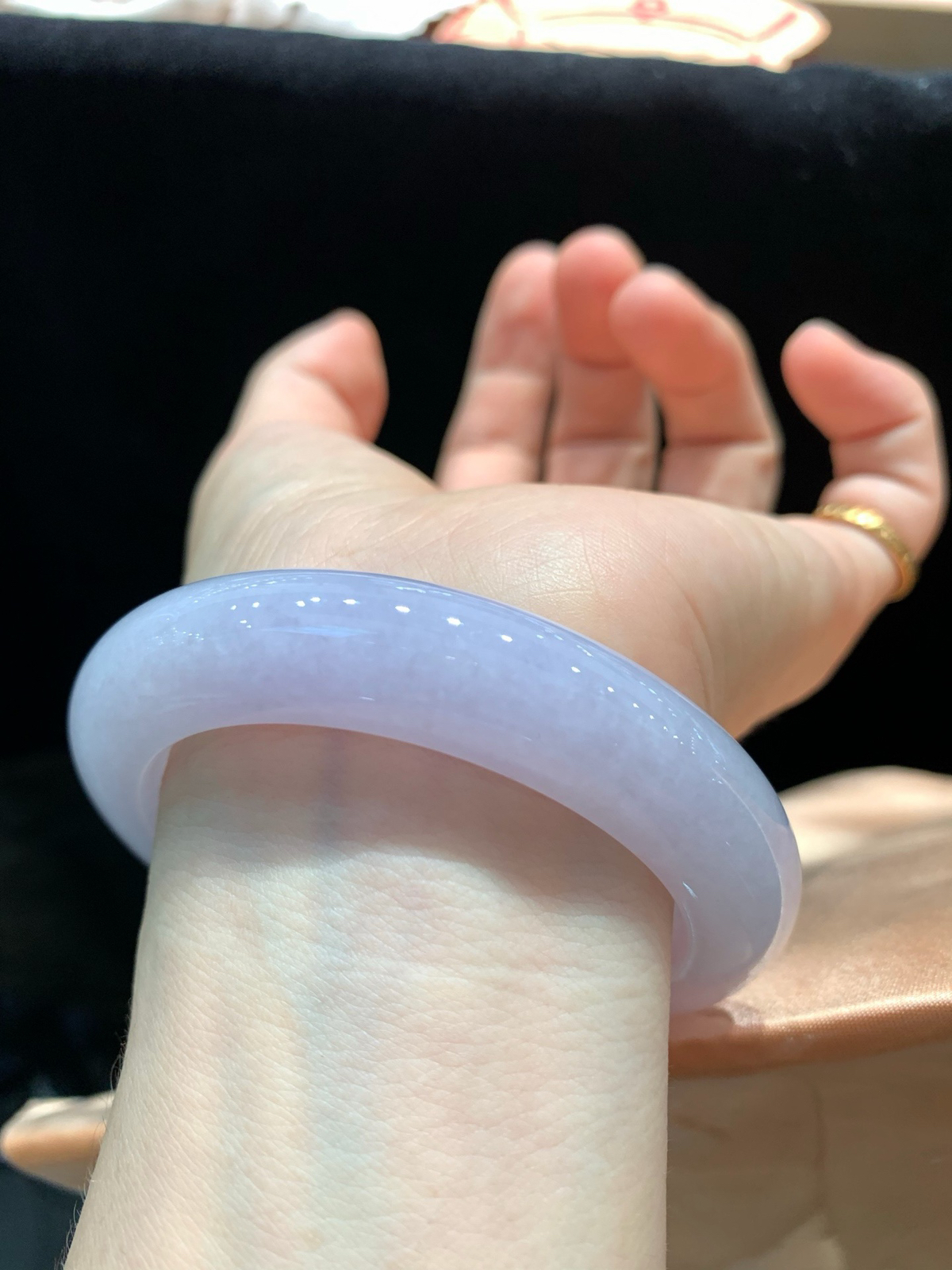 尺寸55/11.9/10.3mm紫罗兰手镯 水润细腻
清爽甜美