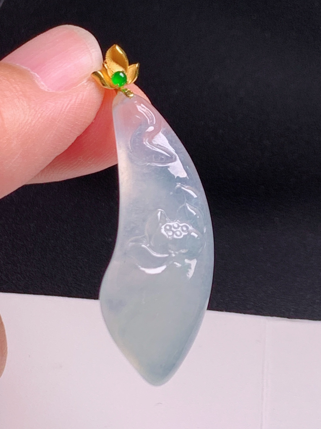 ️ 荷花牌，玉质清透，雕工雅致，莲意清幽。 080701