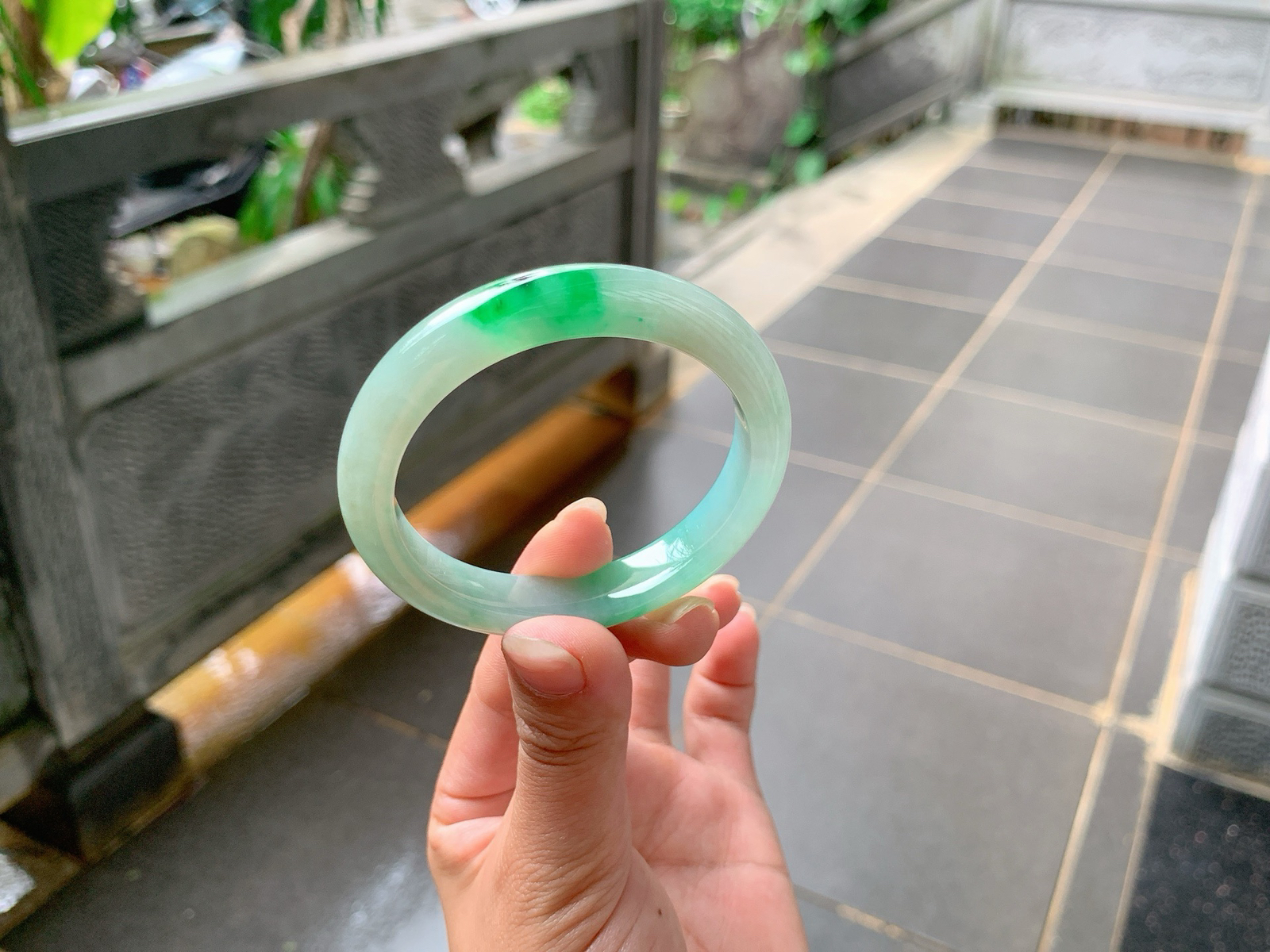 ｜50圈口
白底青，颜色特别的鲜艳抢眼，优雅之气满满的，非常贵气，
