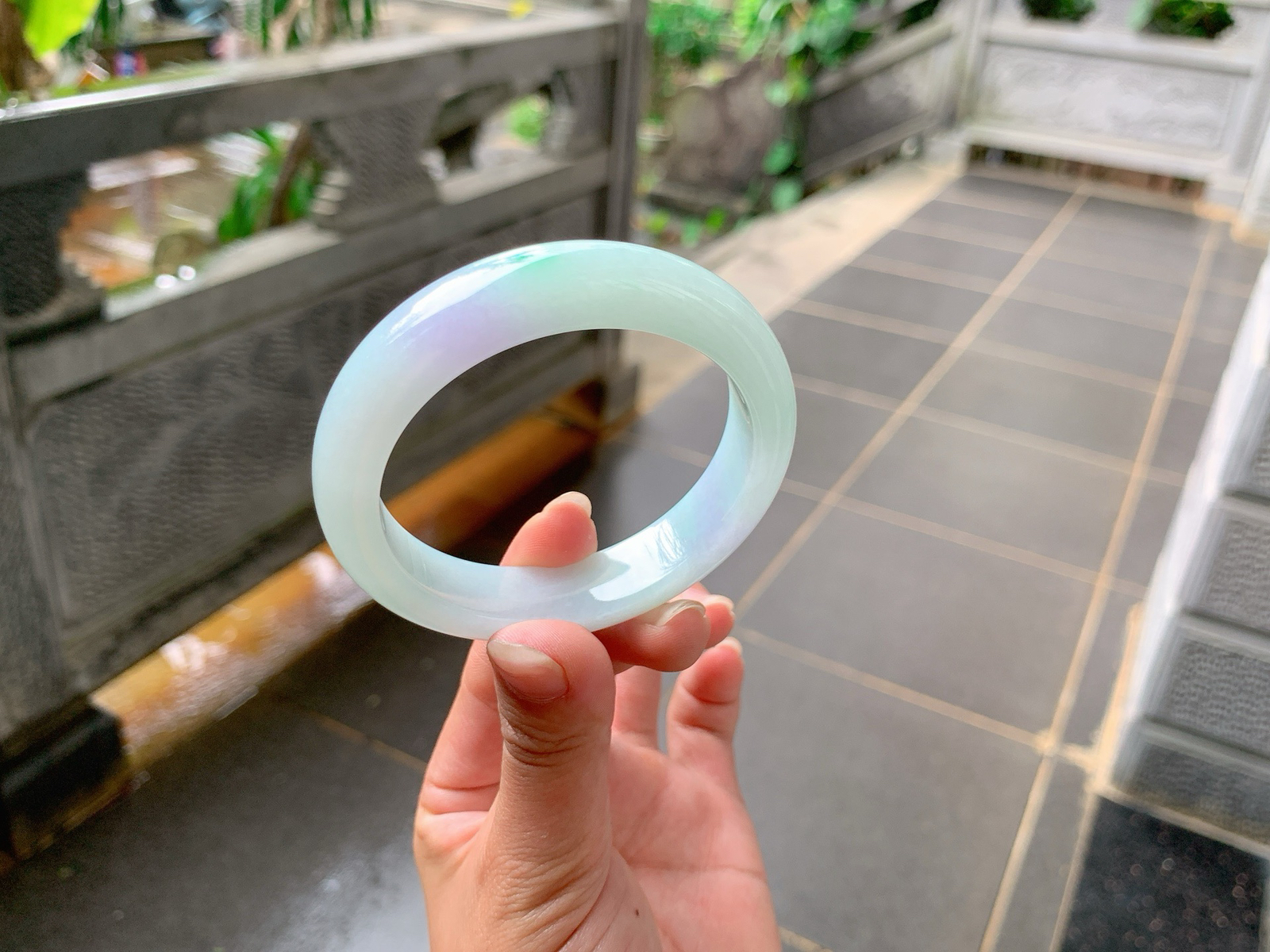  ｜54圈口
冰飘金丝绿，底妆细腻胶润，特别的柔和，简直就是温柔大姐姐的感觉