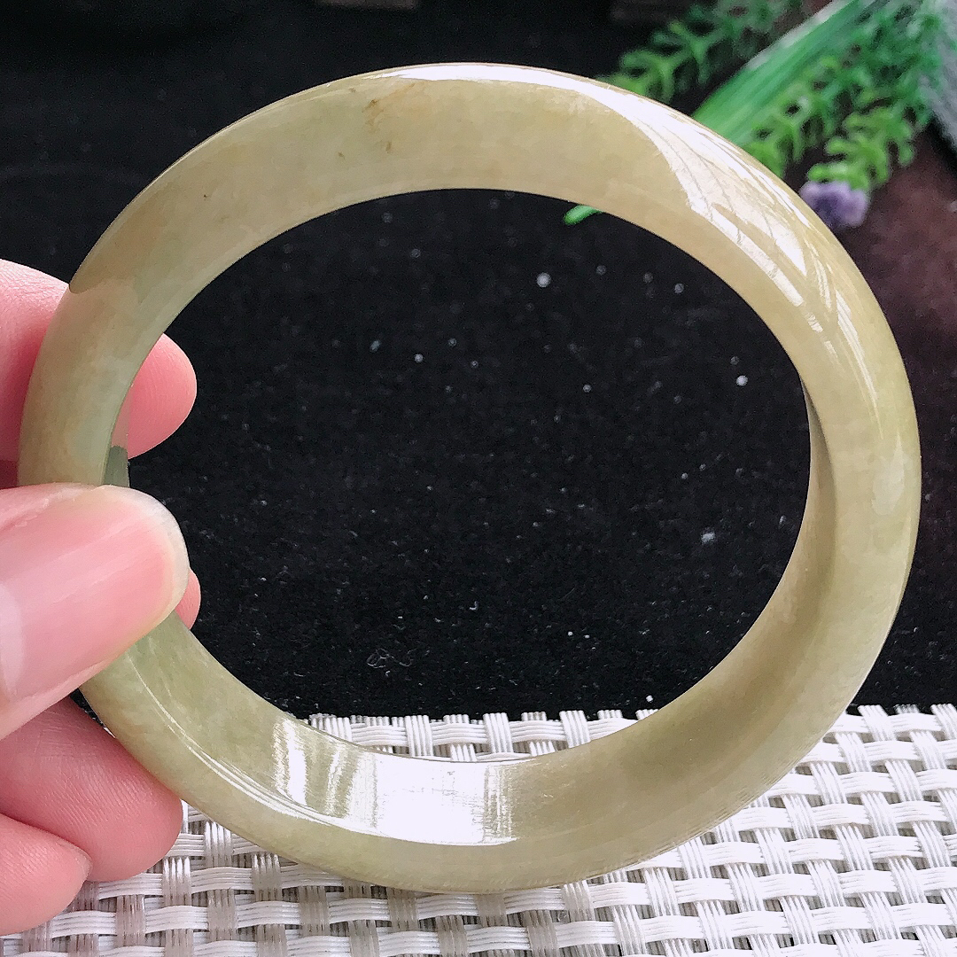 实拍A货翡翠60.5/15.3/8.2大圈口老坑温润黄翡手镯平安镯平安镯