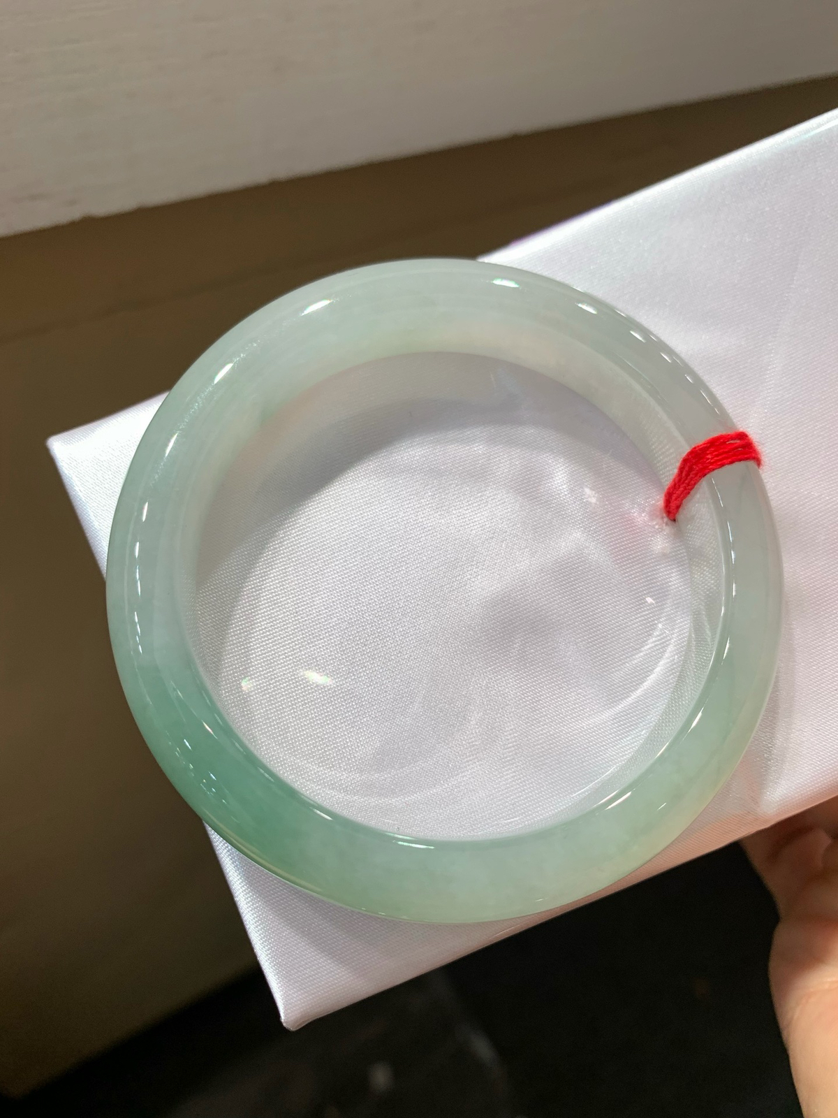 尺寸57.5/12.3/8.5手镯，水润细腻
清新甜美