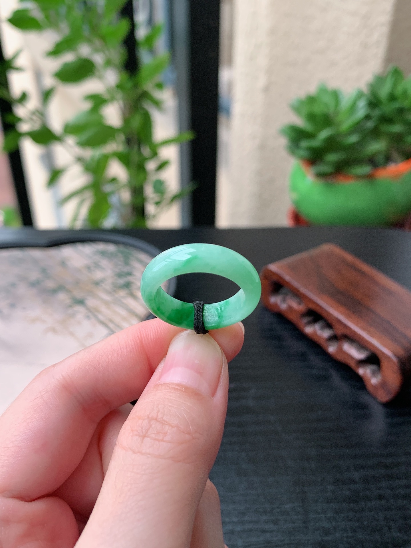 老坑冰种胶感飘阳绿素面戒指 裸石尺寸:18-6-3.4mm