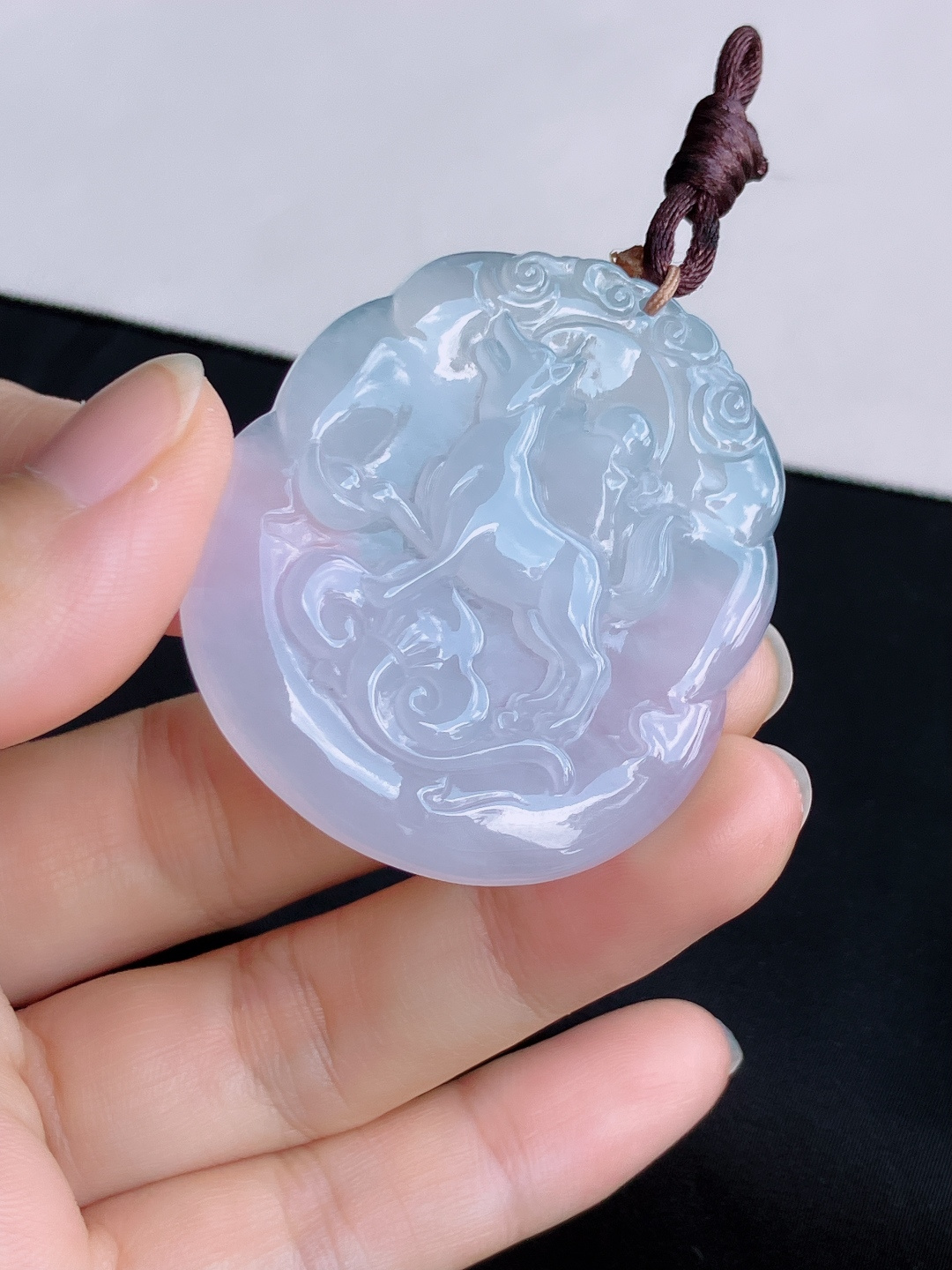 冰紫底生肖狗牌，晶莹剔透，尺寸48.8/43/5.8/自然光实拍