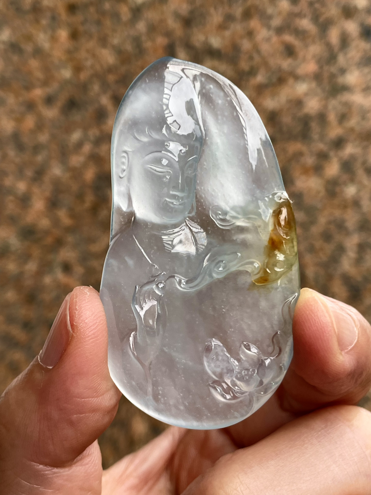 【冰种黄翡观音半身像】老料雪花棉，种水很不错，冰感明显，俏色漂亮，面部纯净，大件厚装，可以收藏的品质。