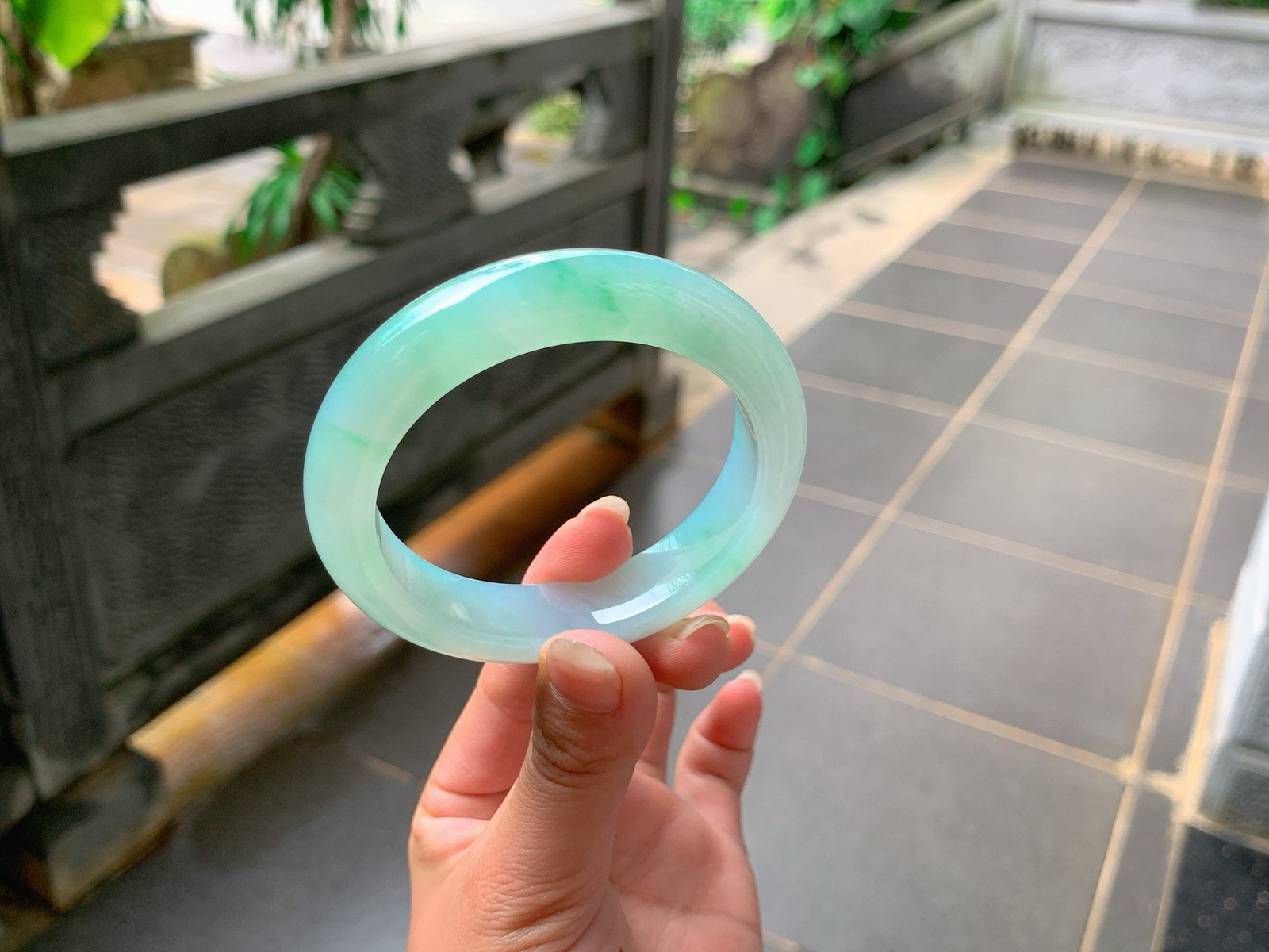 ｜54圈口
冰晴底，飘绿丝花，底妆胶润细腻自然清爽，温婉优雅，大美人的气质