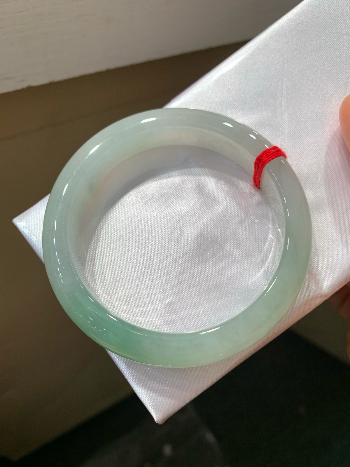 尺寸57.5/12.3/8.5手镯，水润细腻
清新甜美
